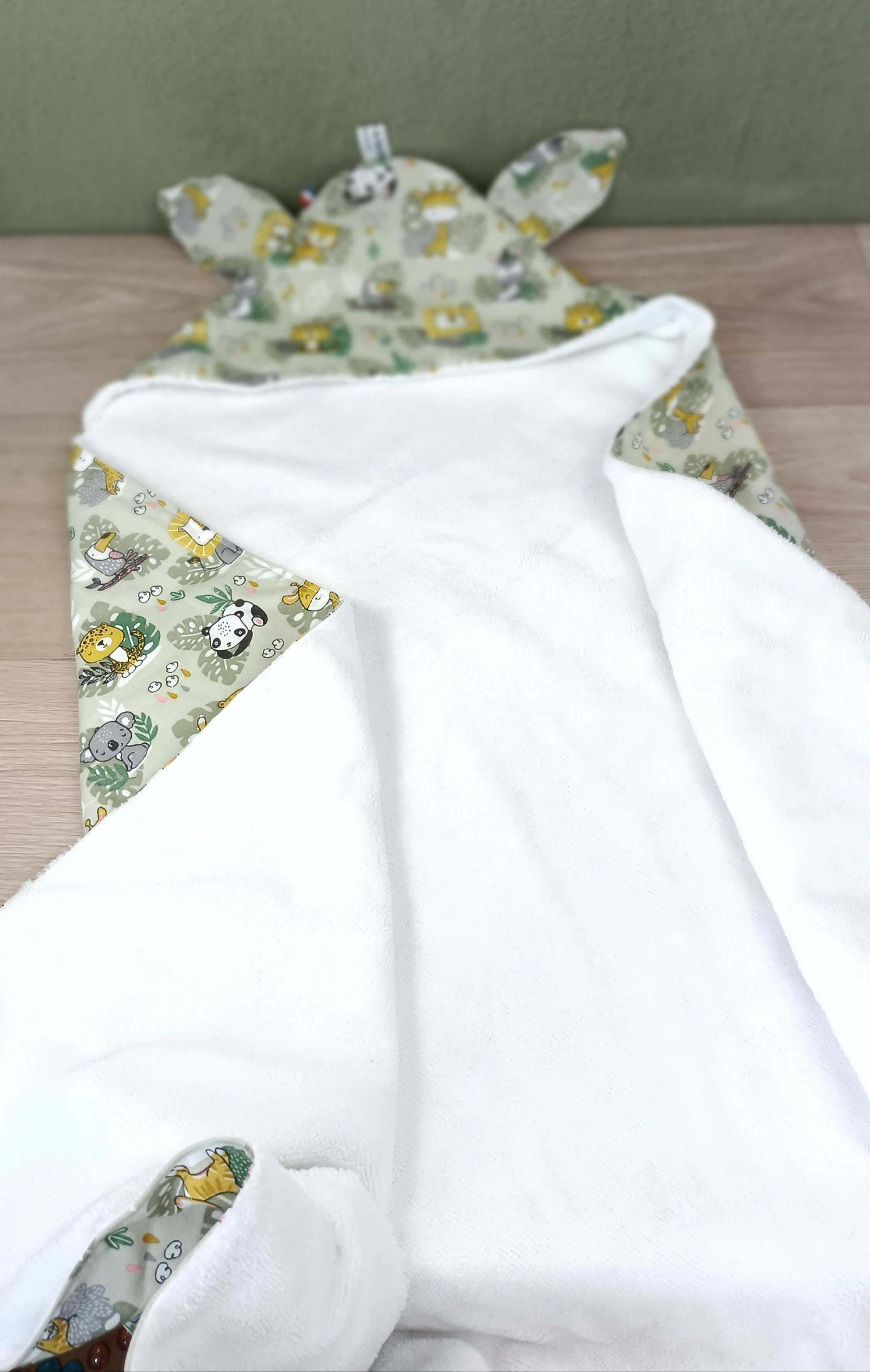 Cape de bain enfant petit panda vert