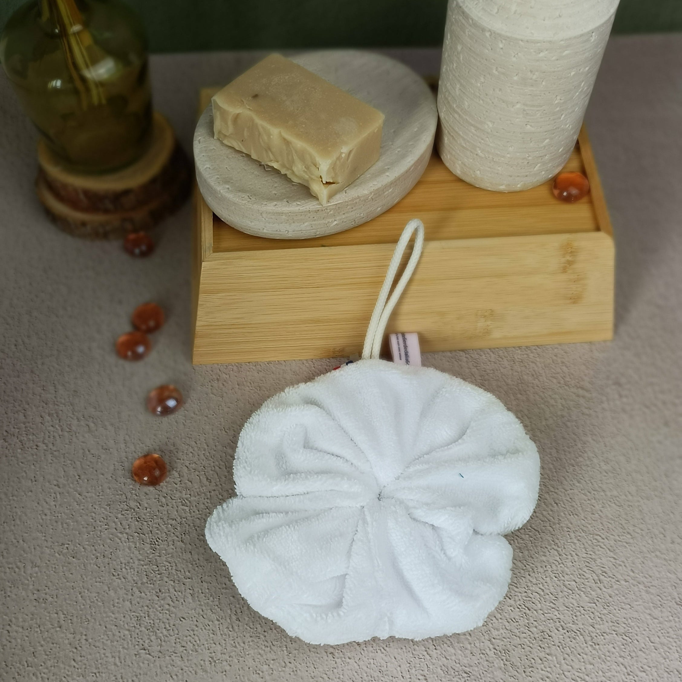Fleur de douche éponge bambou blanche