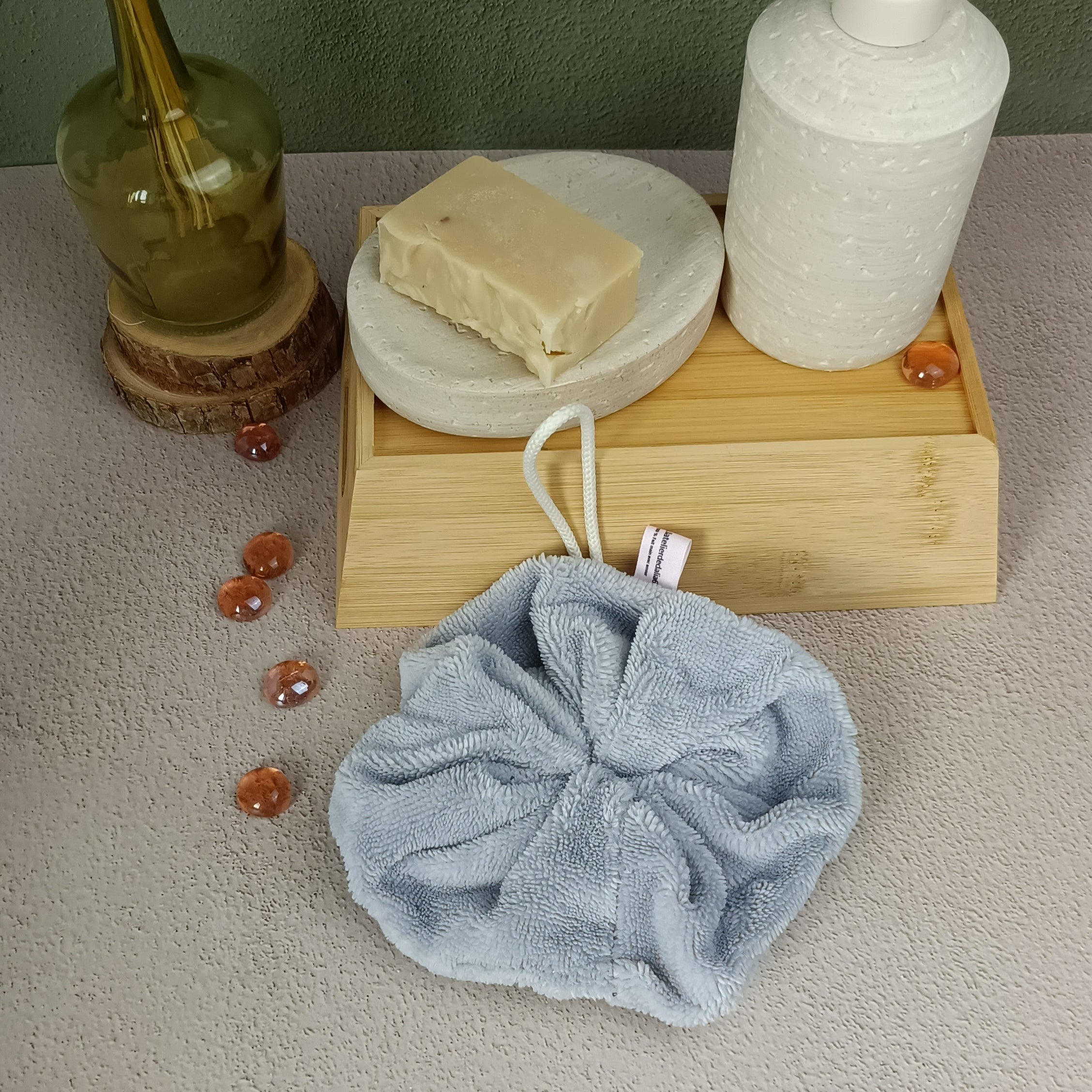 Fleur de douche éponge bambou gris clair