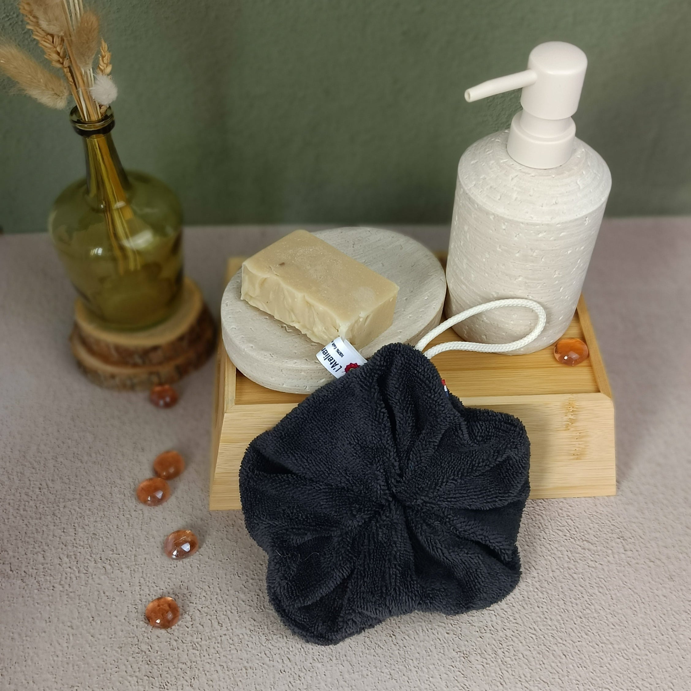 Fleur de douche éponge bambou noire