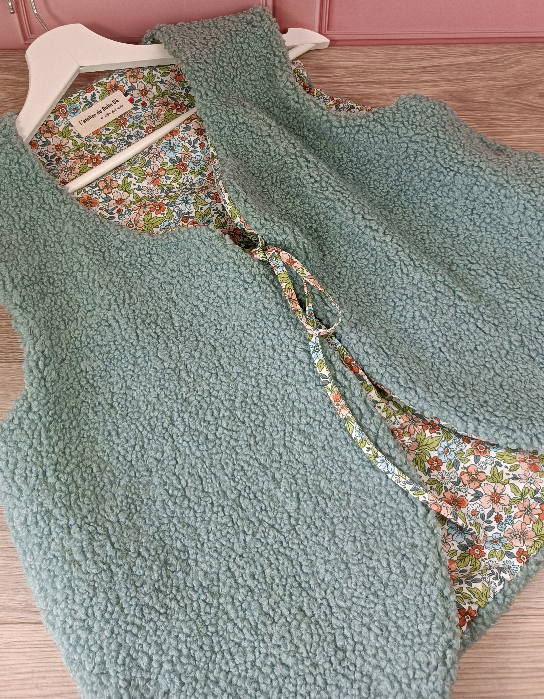 Gilet berger adultes sherpa vert thym tissu intérieur imprimé fleurs pensée