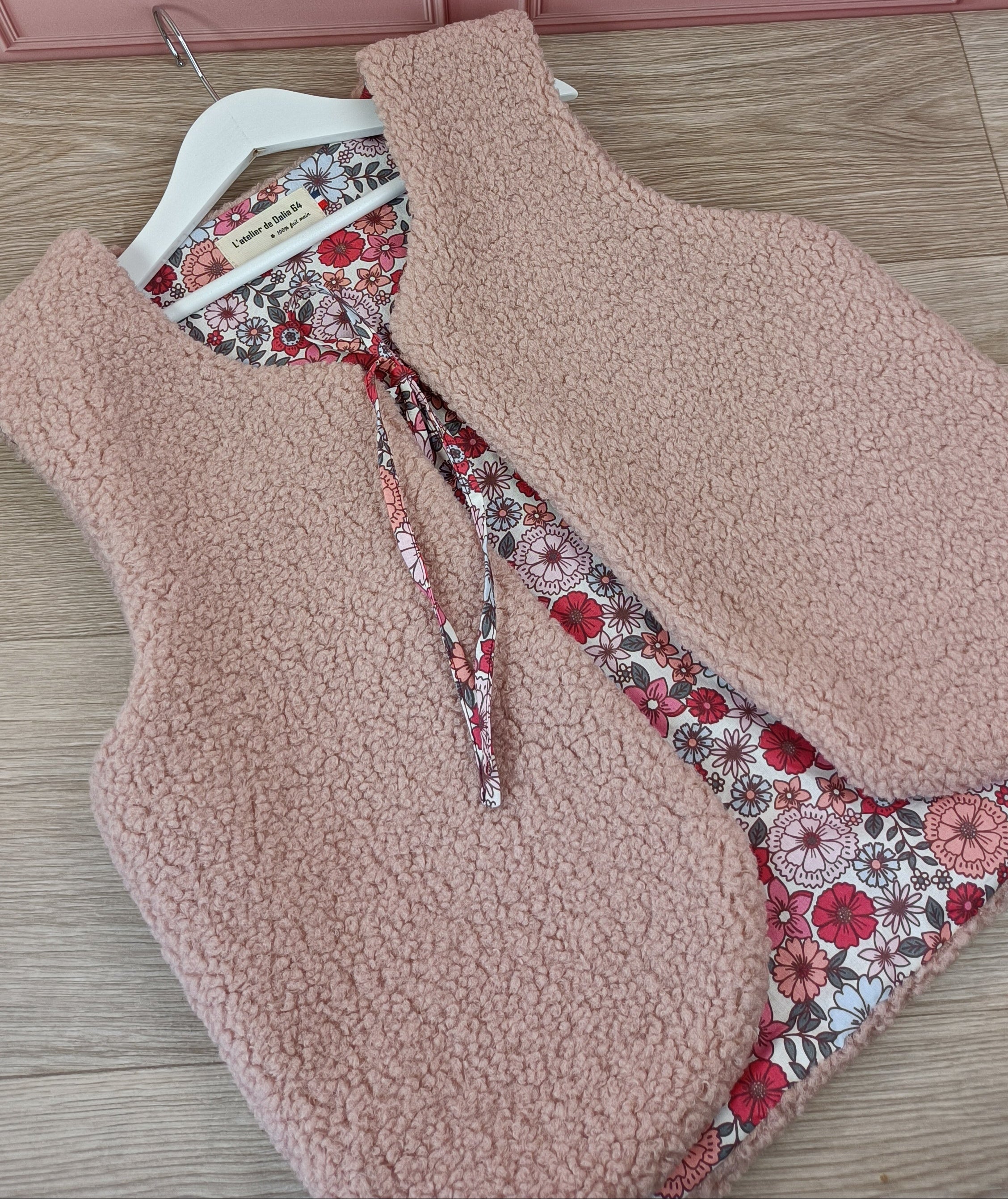 Gilet berger enfant rose poudré Brigitte