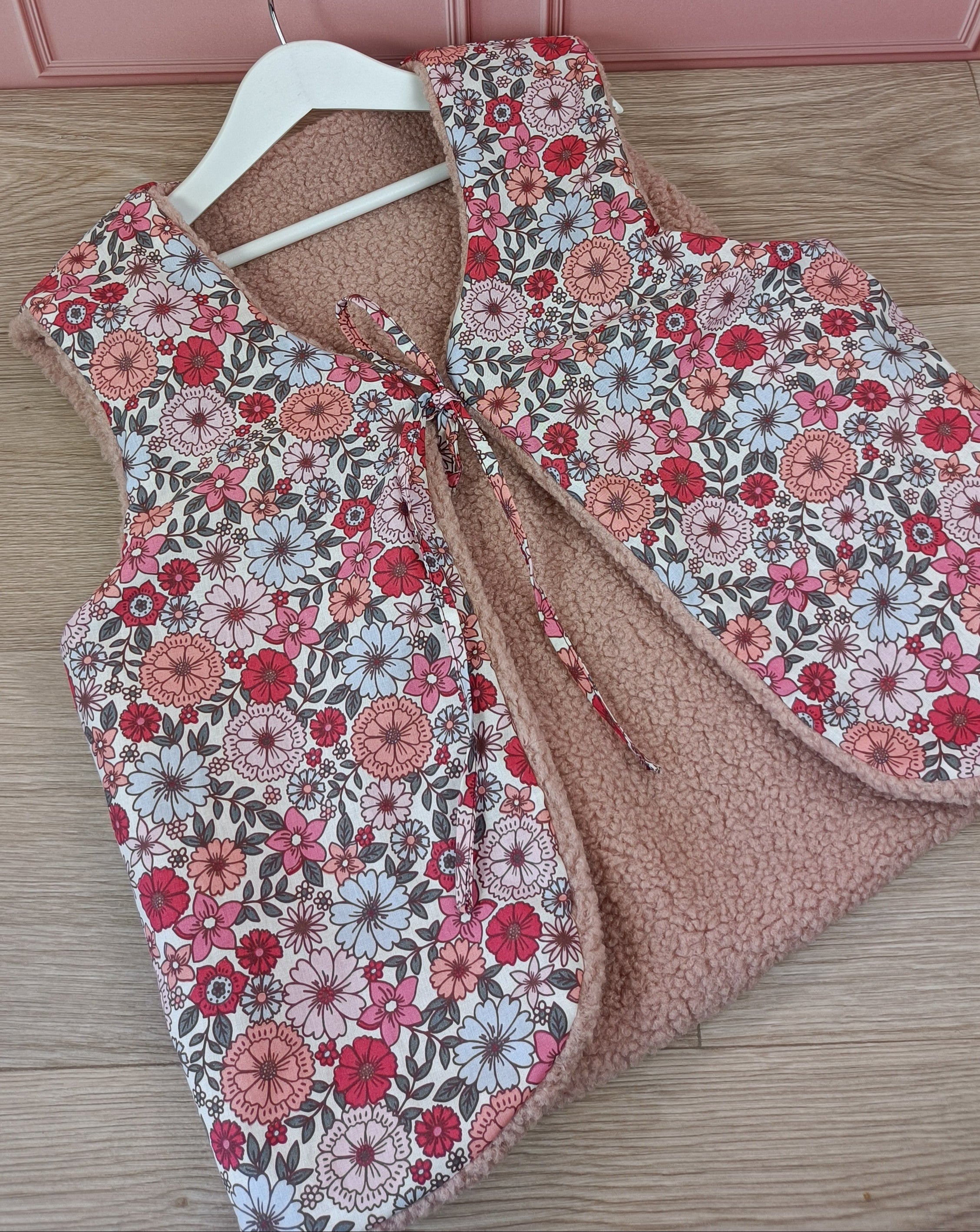 Gilet berger enfant rose poudré Brigitte