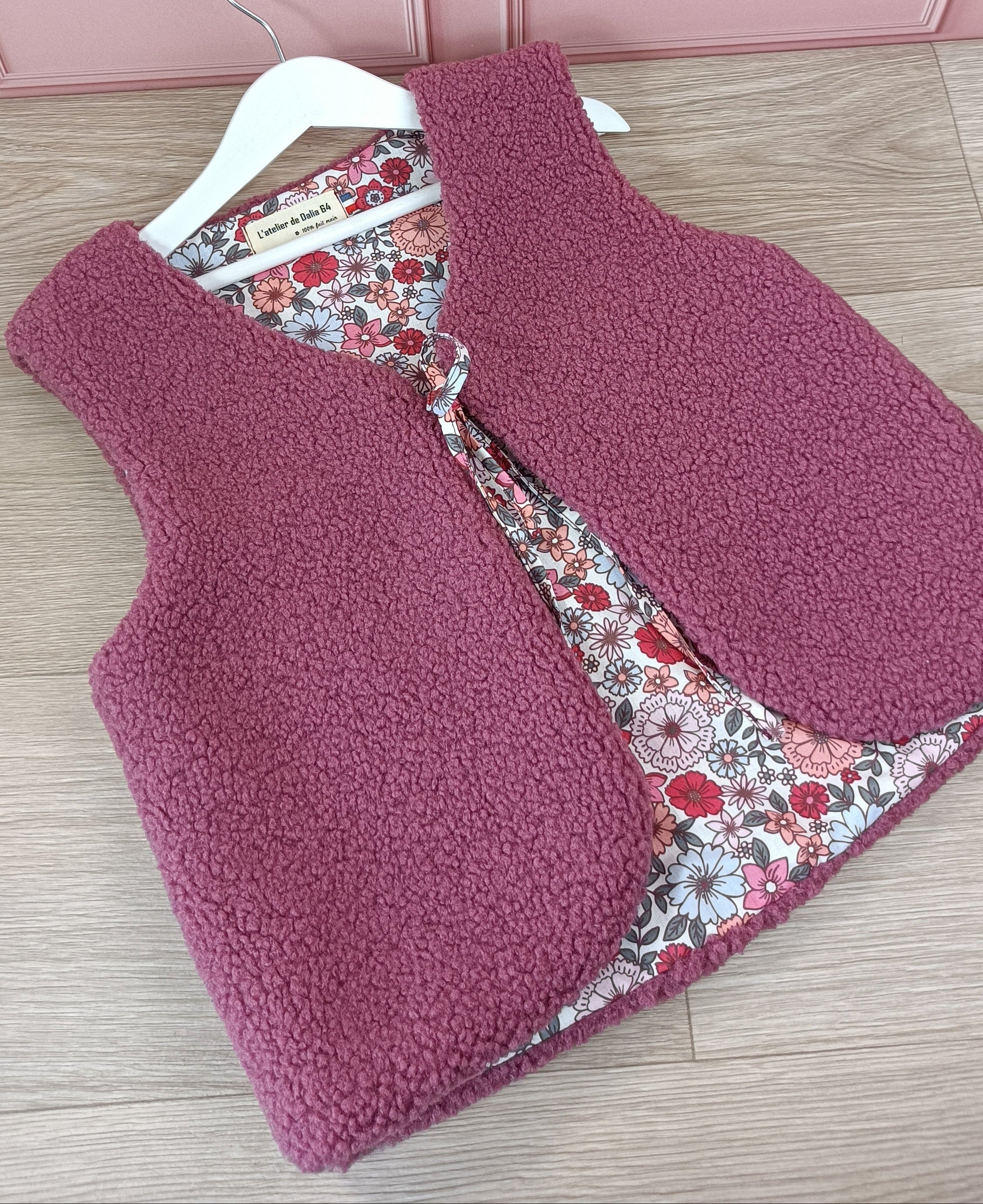 Gilet berger enfant vieux rose Brigitte