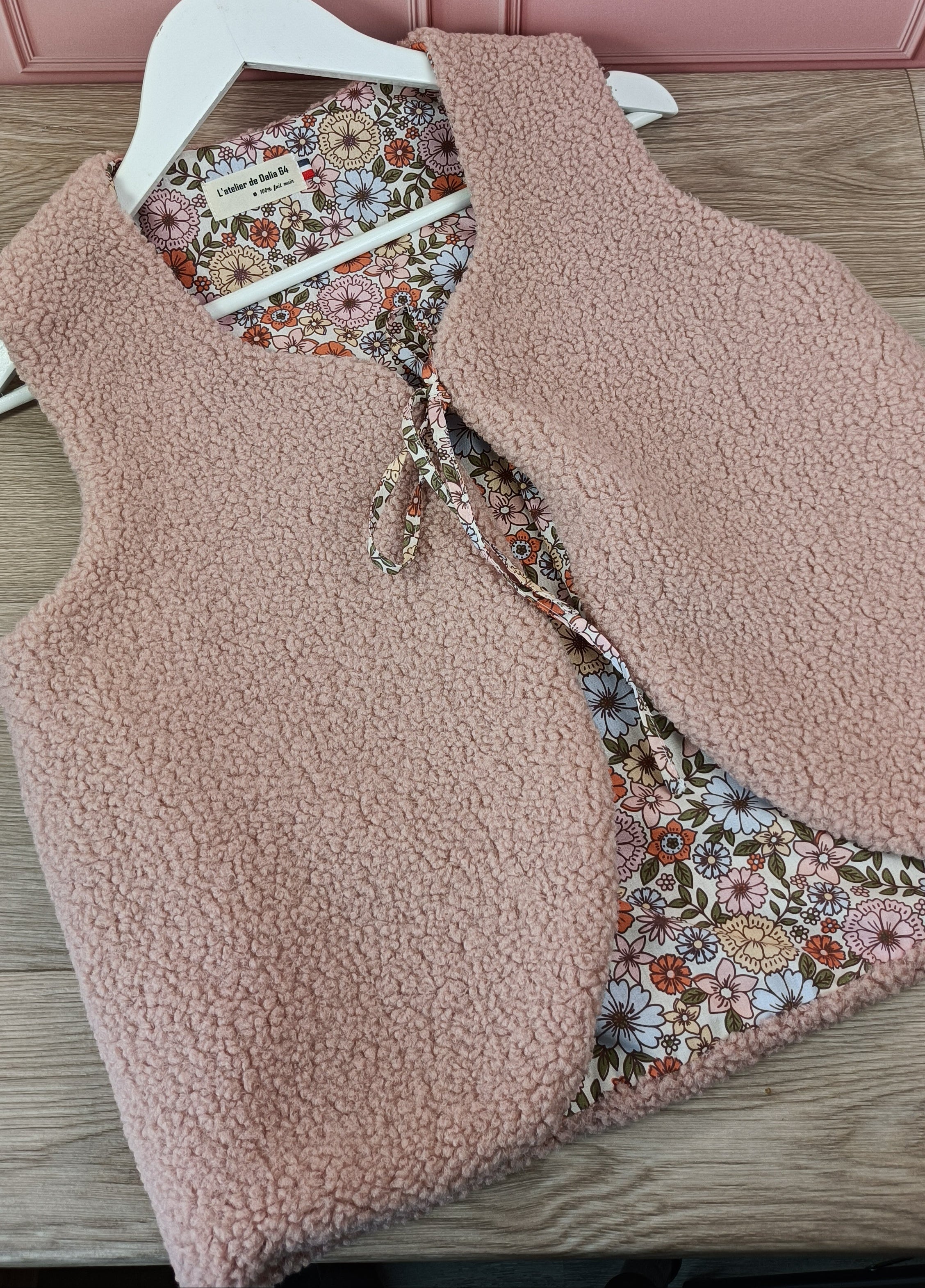 Gilet berger femme sherpa rose poudré tissus intérieur imprimé fleur Brigitte