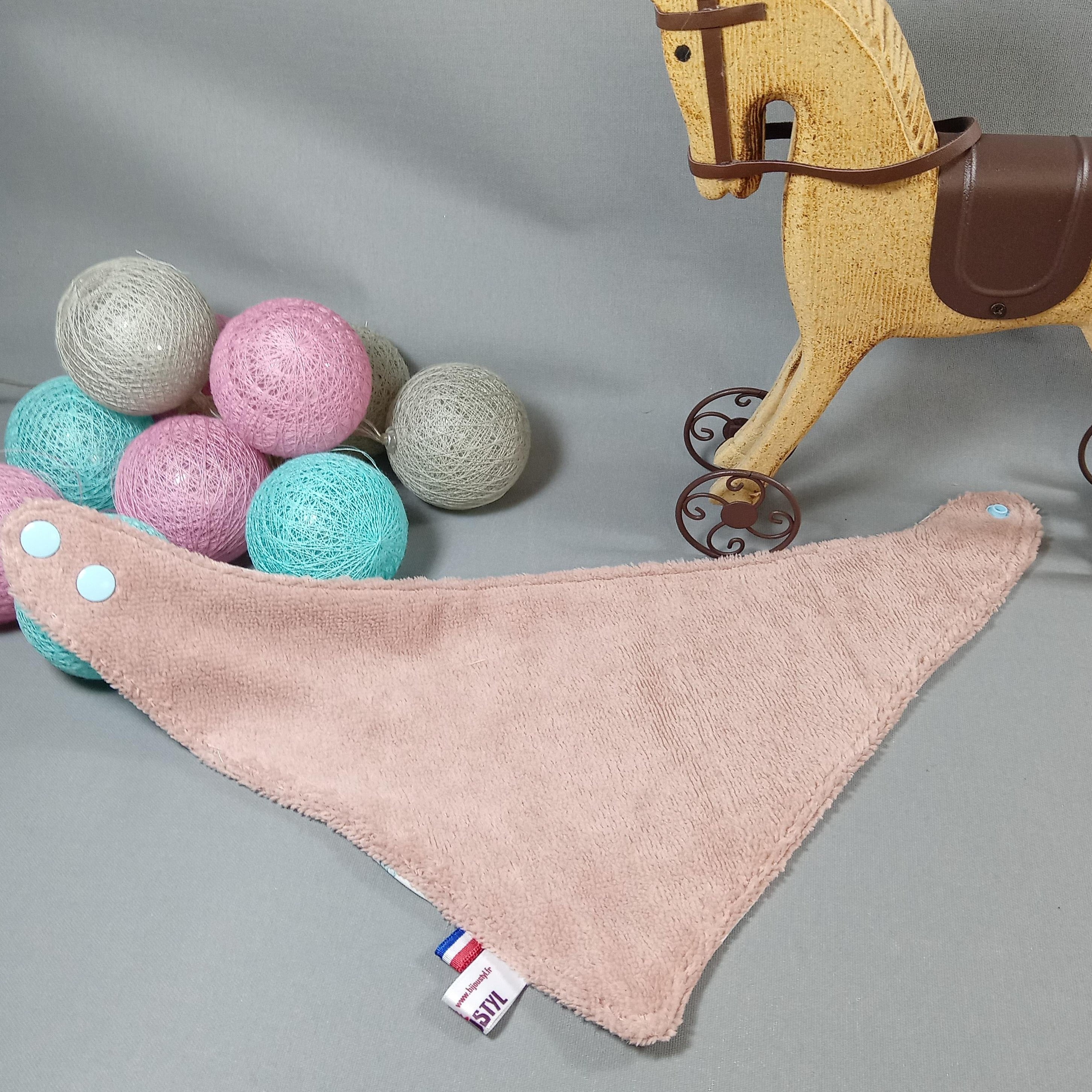 Bavoirs bandana bébé disponibles