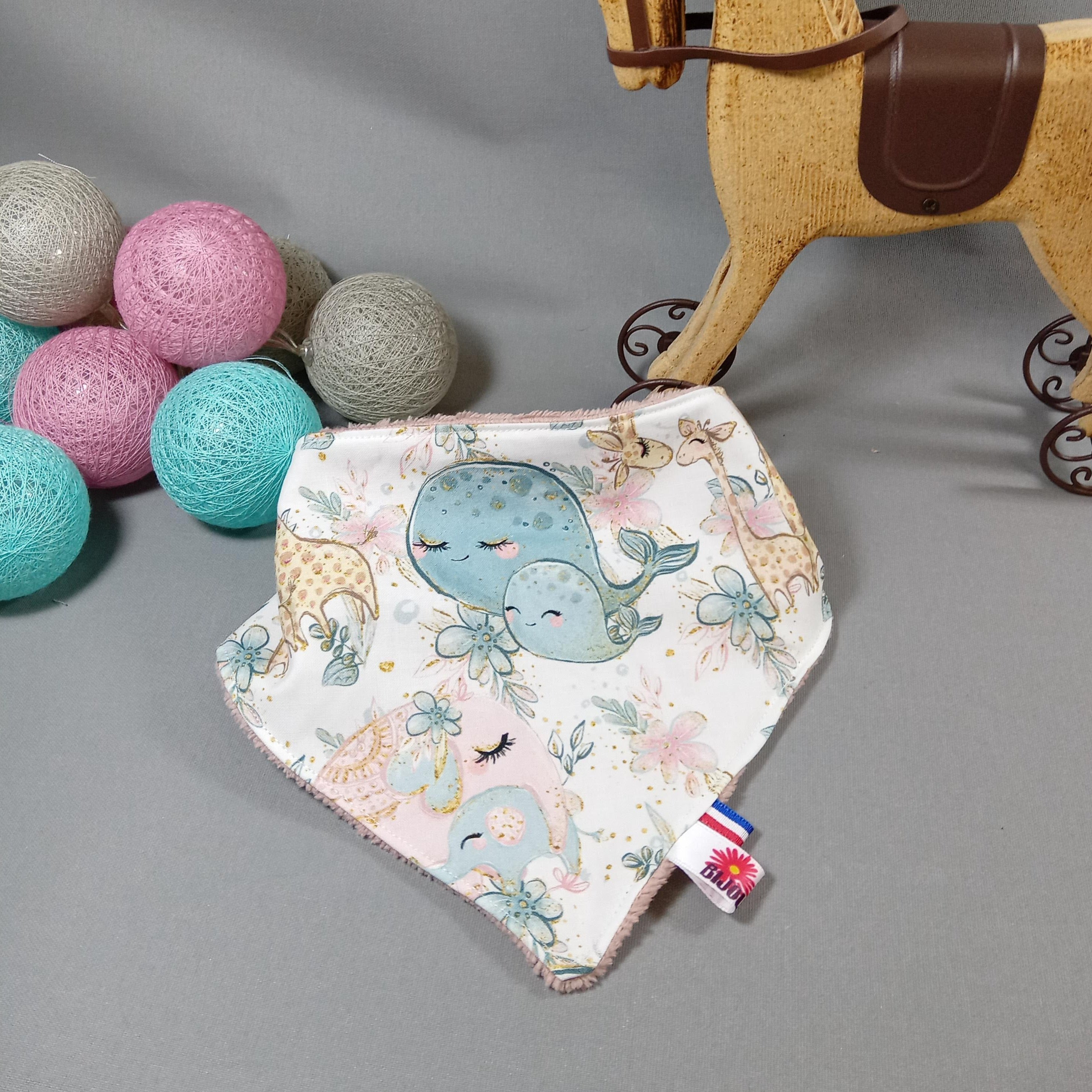 Bavoirs bandana bébé disponibles