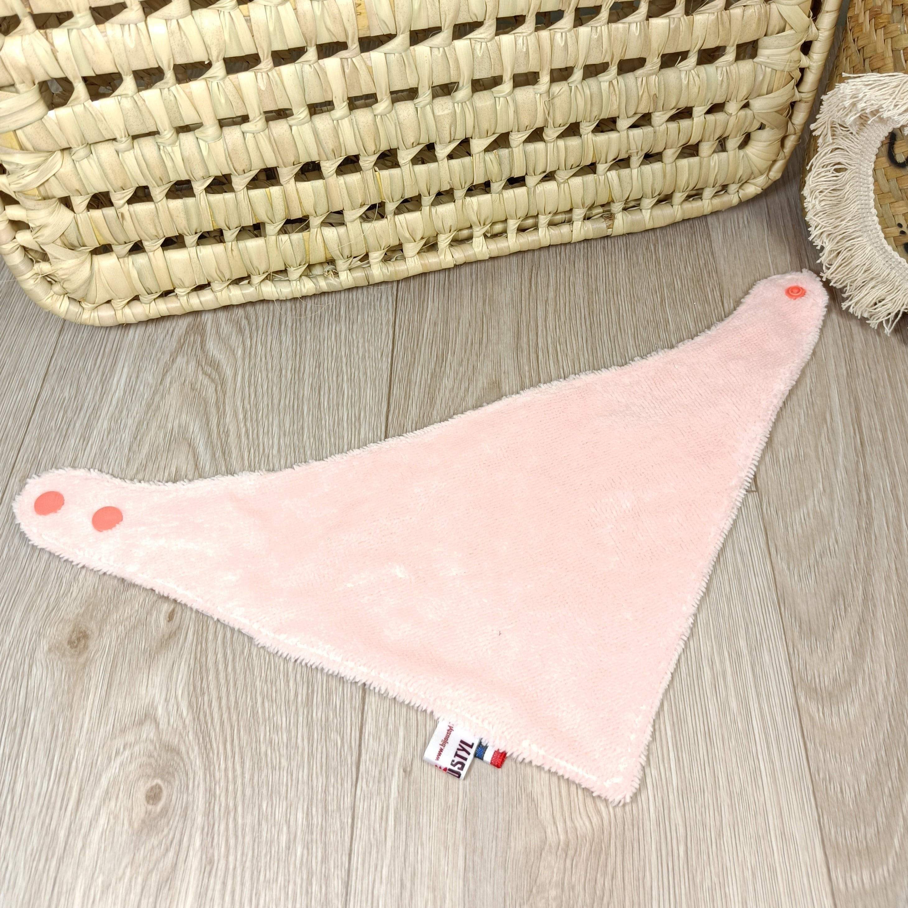 Bavoirs bandana bébé disponibles