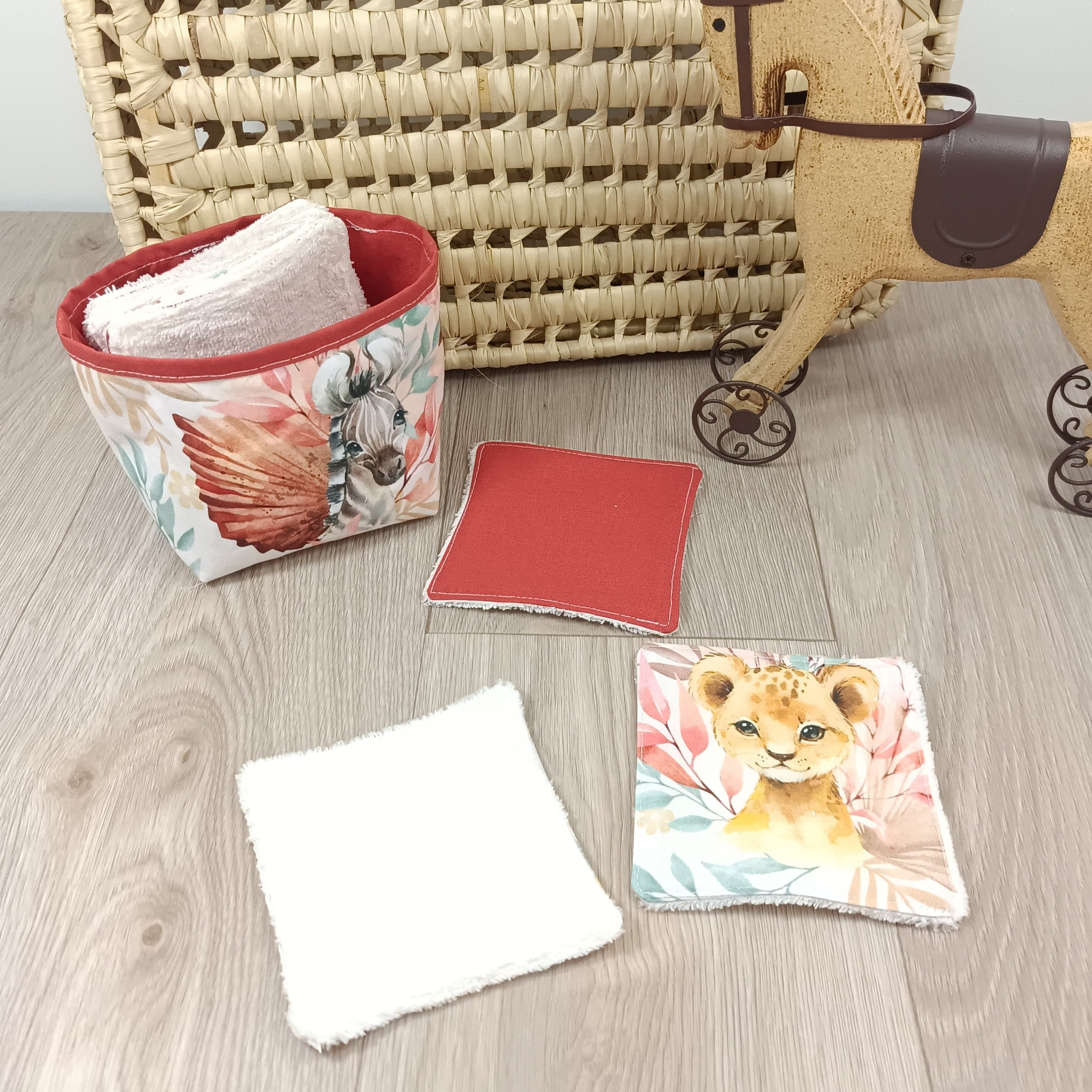 lingettes lavables dans son panier assorti