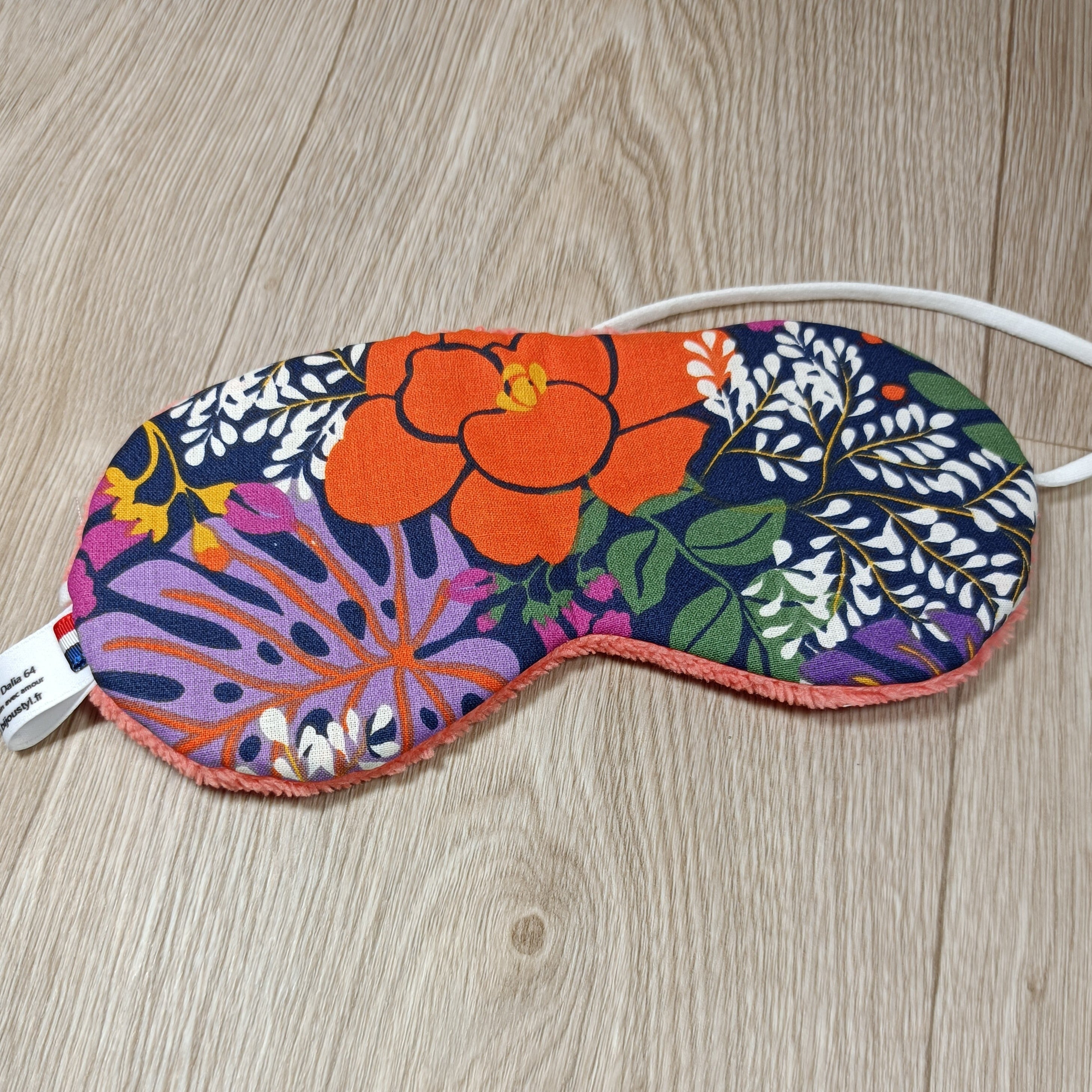 masque de nuit fleuri avec éponge coté yeux très doux