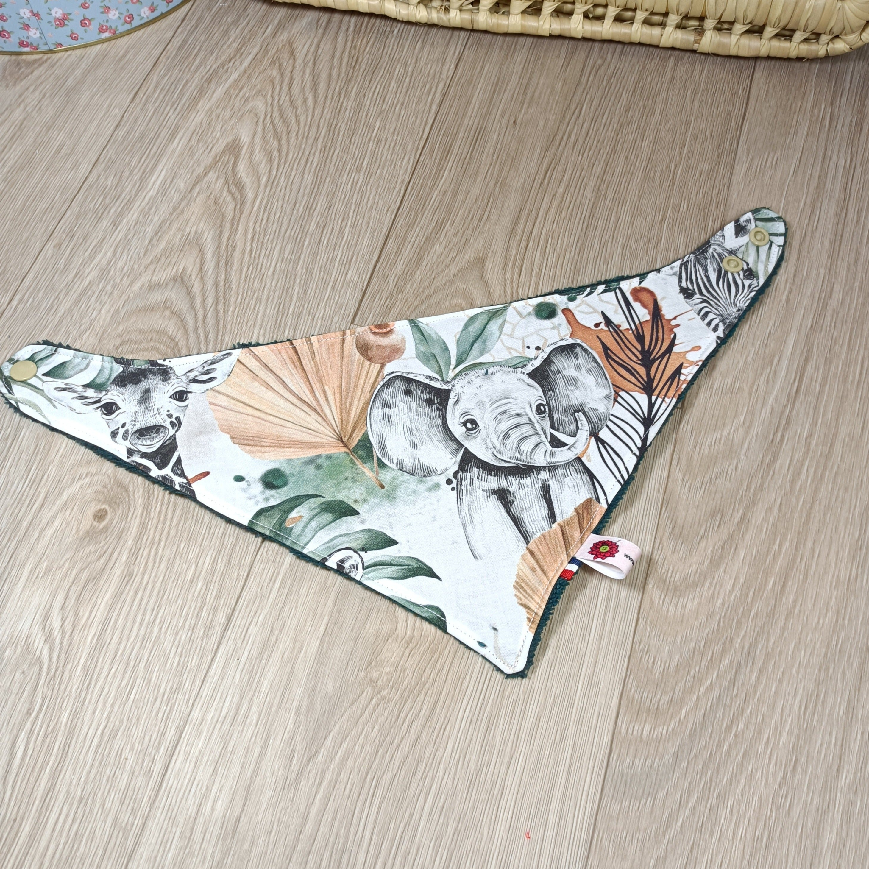 Bavoir bandana à personnaliser grâce aux nombreux choix de tissus