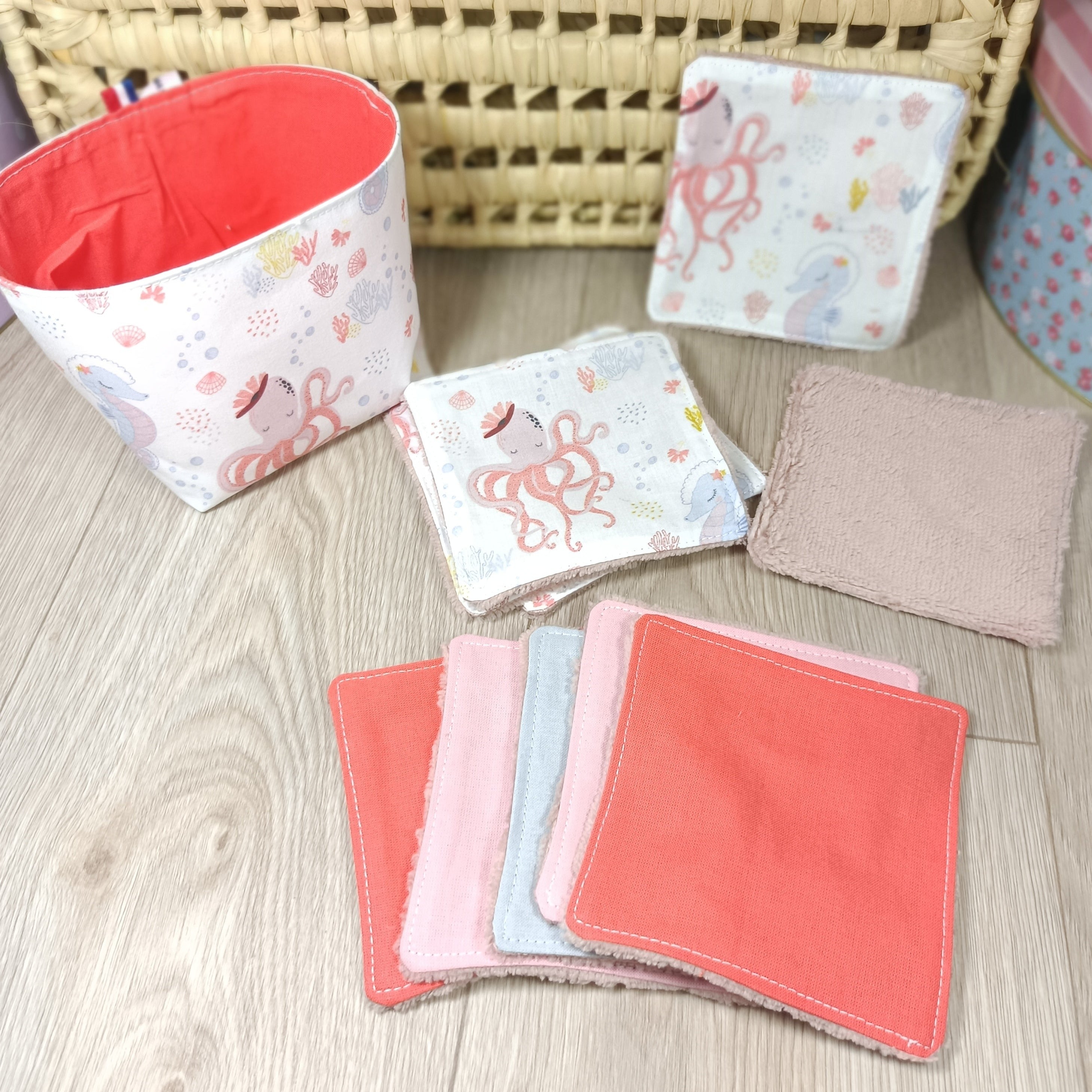 lingettes lavables et sa panière assortis