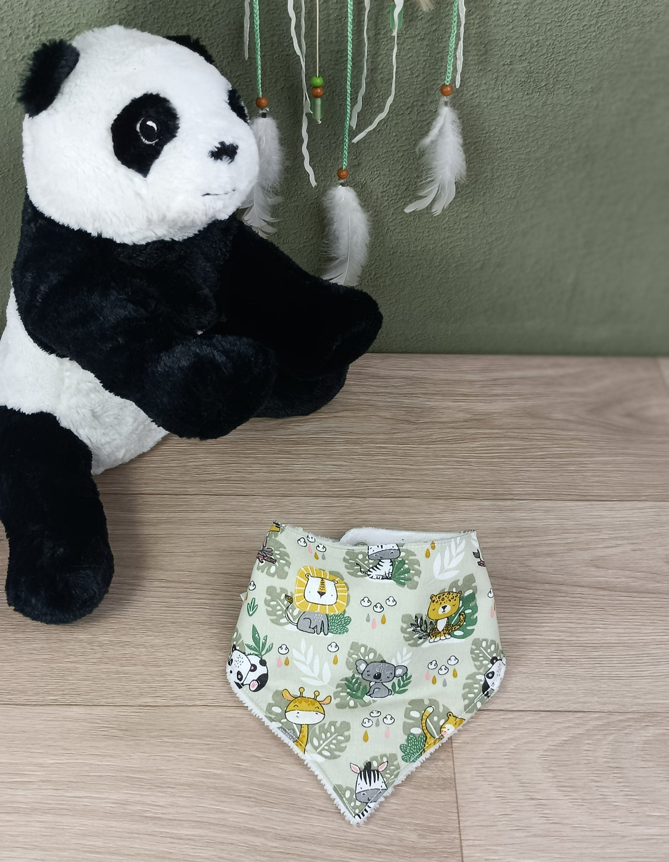 Bavoir bandana bébé - Collection Petit panda vert