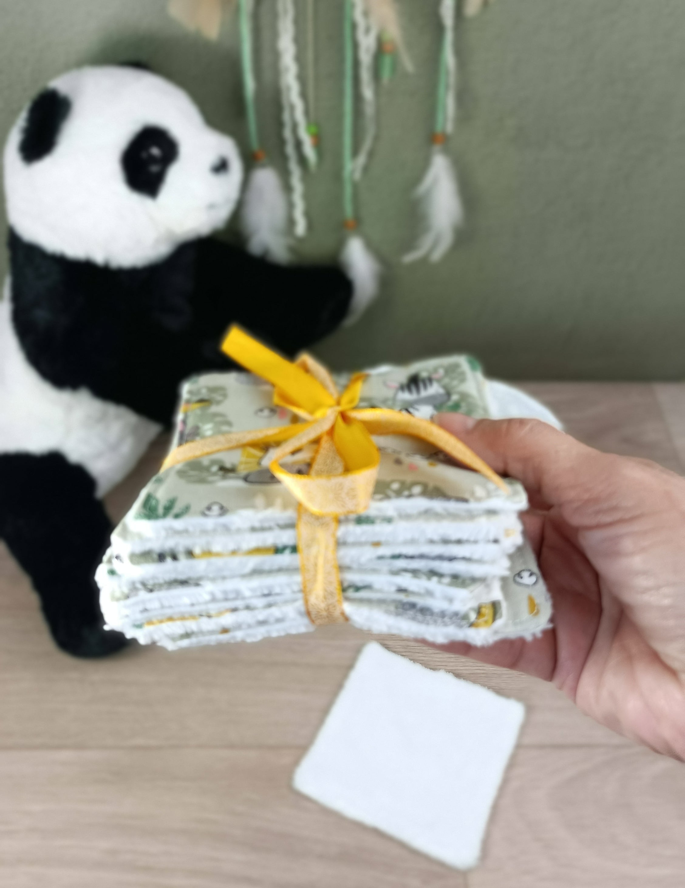 Lingettes bébé lavables dans sa panière - Collection Petit Panda vert
