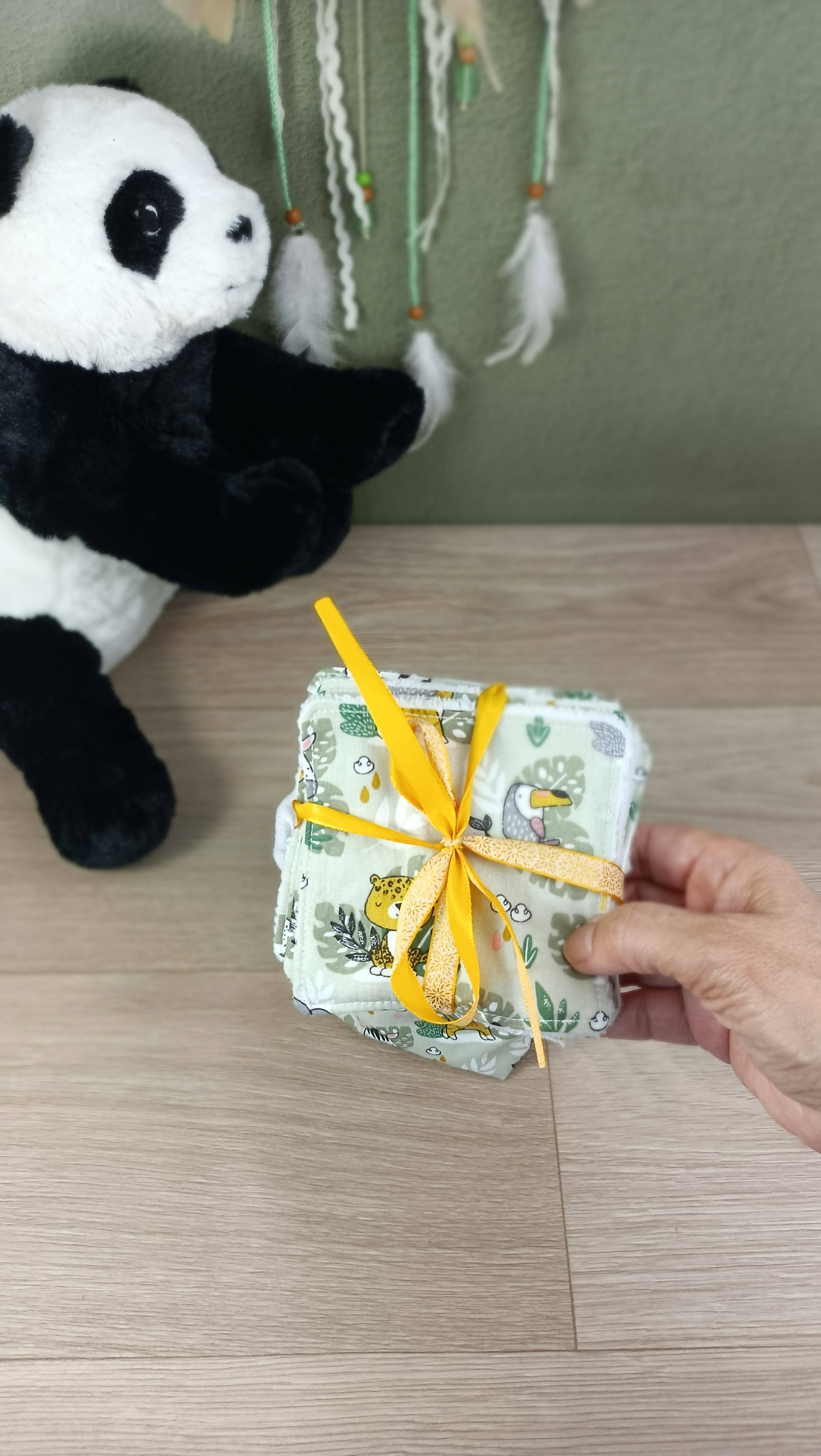 Lingettes bébé lavables dans sa panière - Collection Petit Panda vert