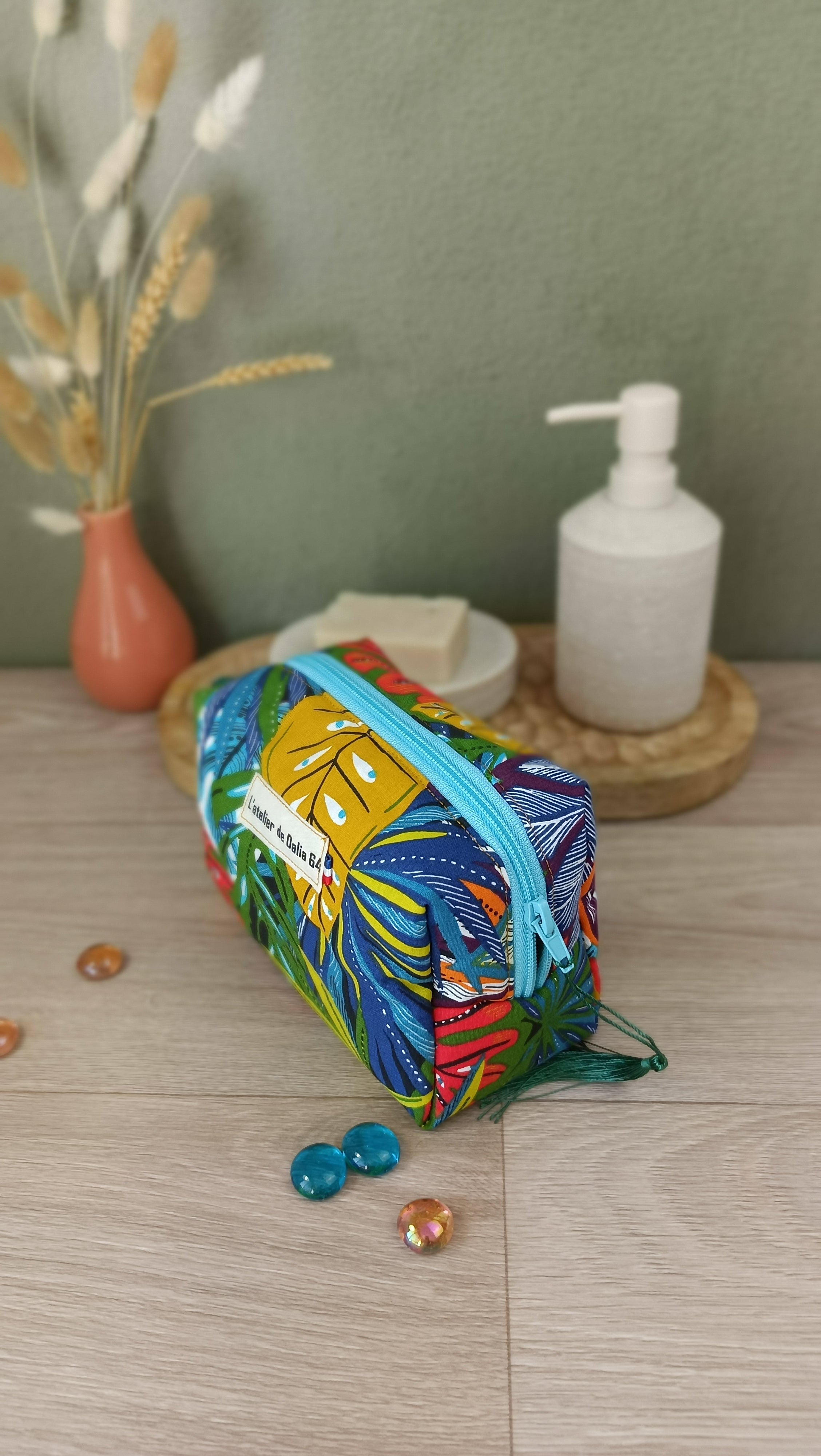 Trousse maquillage molletonnée et accessoires assortis - Lovoli multico