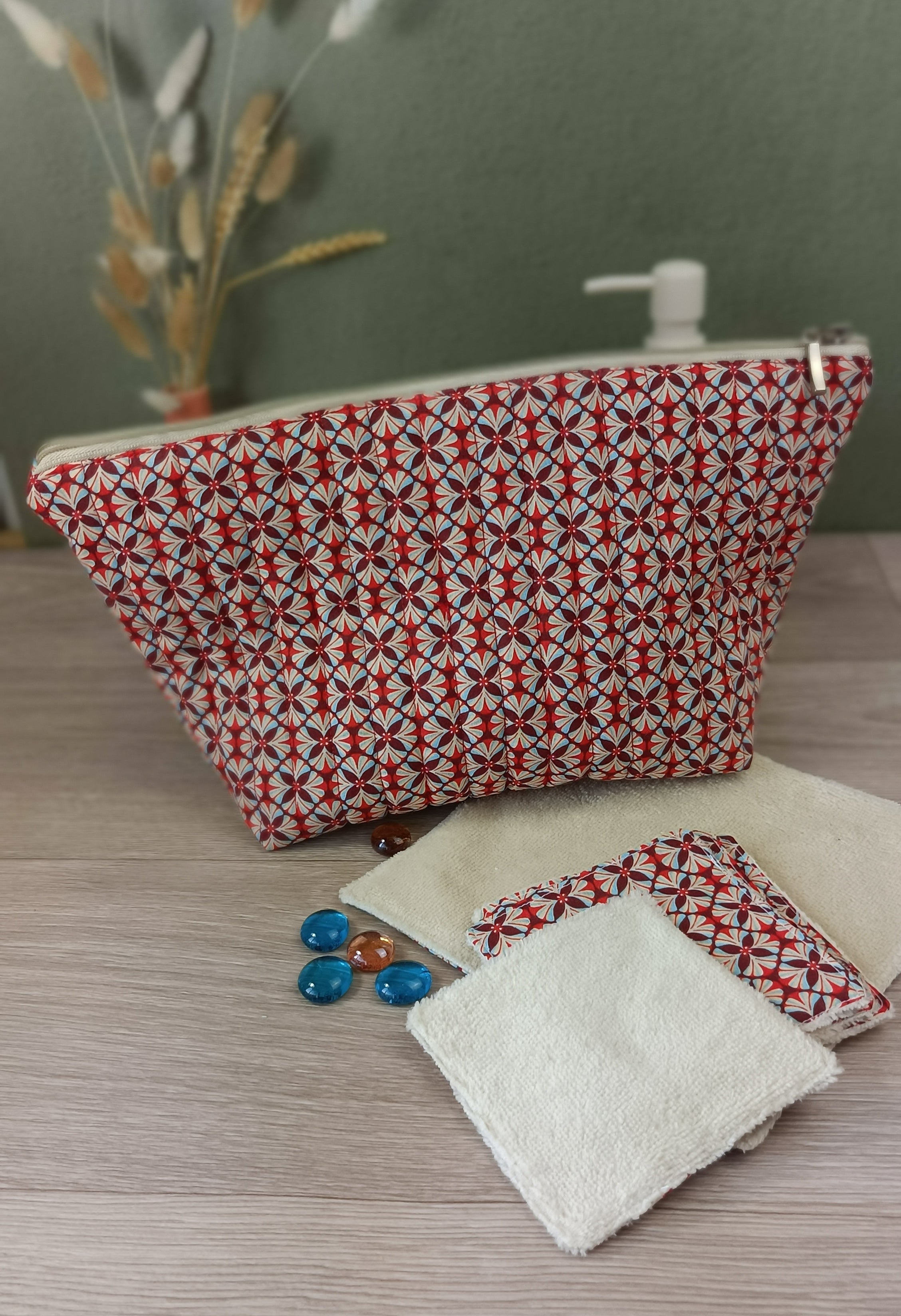 Trousse de toilette et accessoires assortis - Eugène rouge