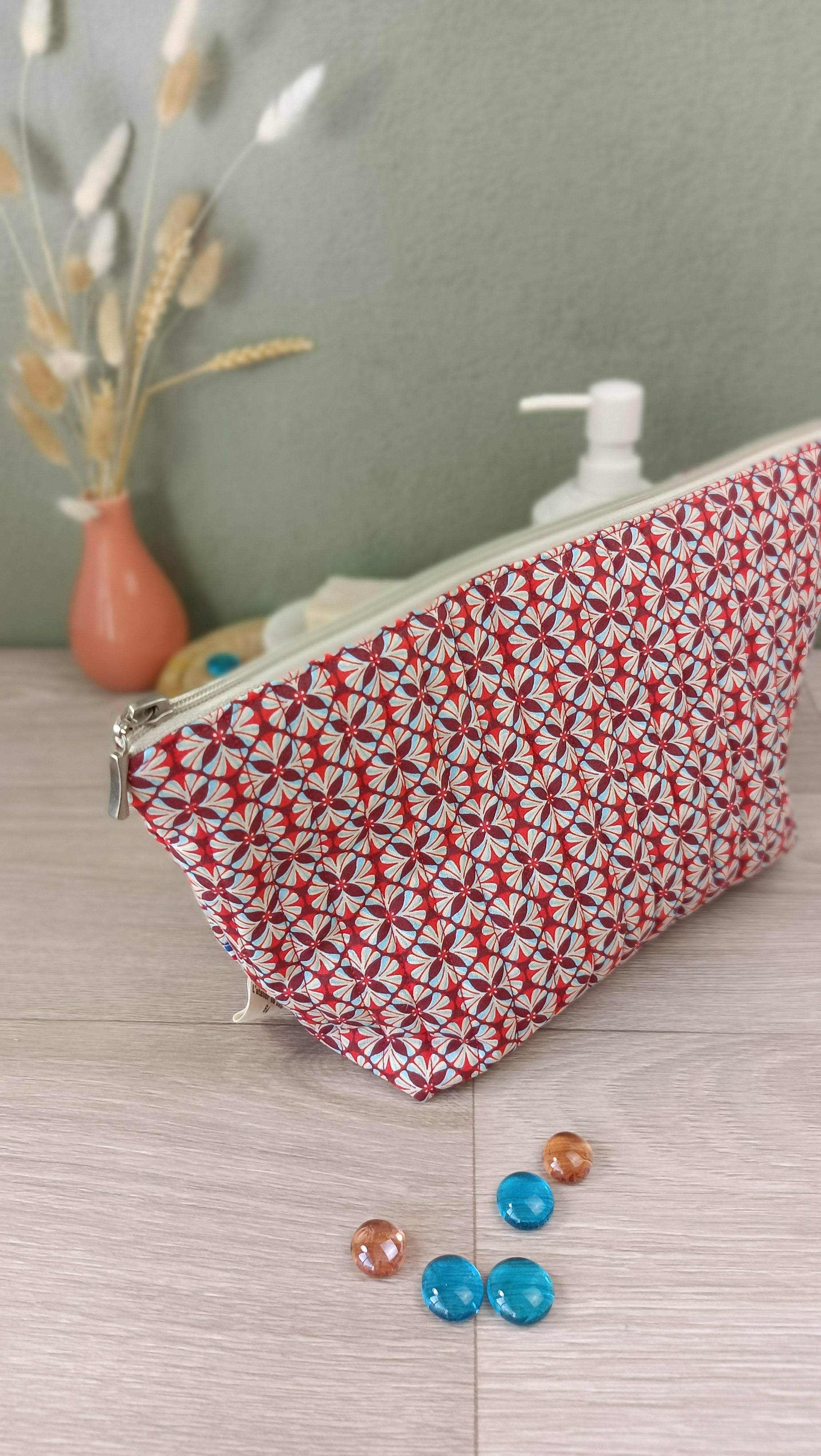 Trousse de toilette et accessoires assortis - Eugène rouge