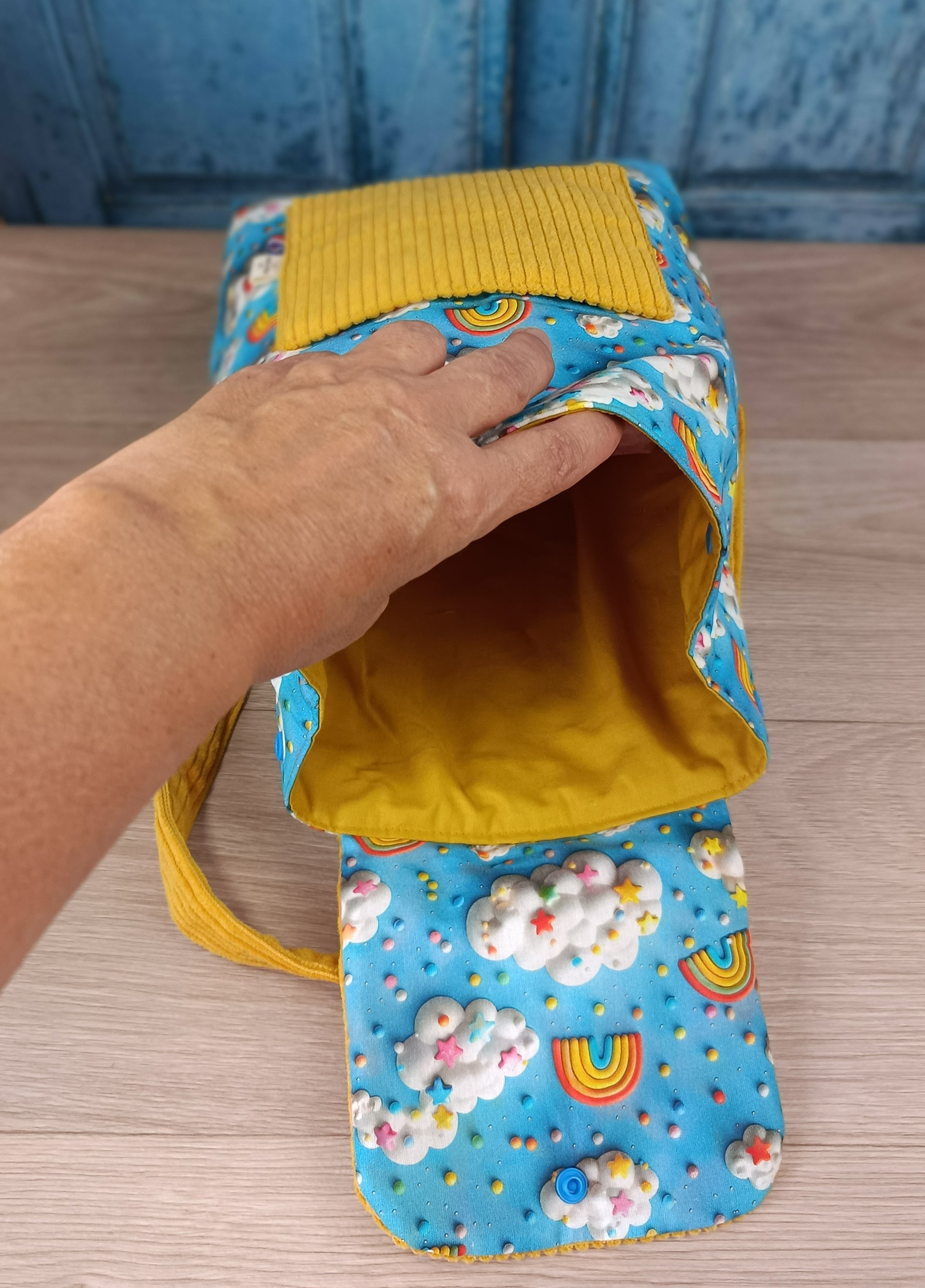 sac à dos et serviette cantine 3 d raimbow design