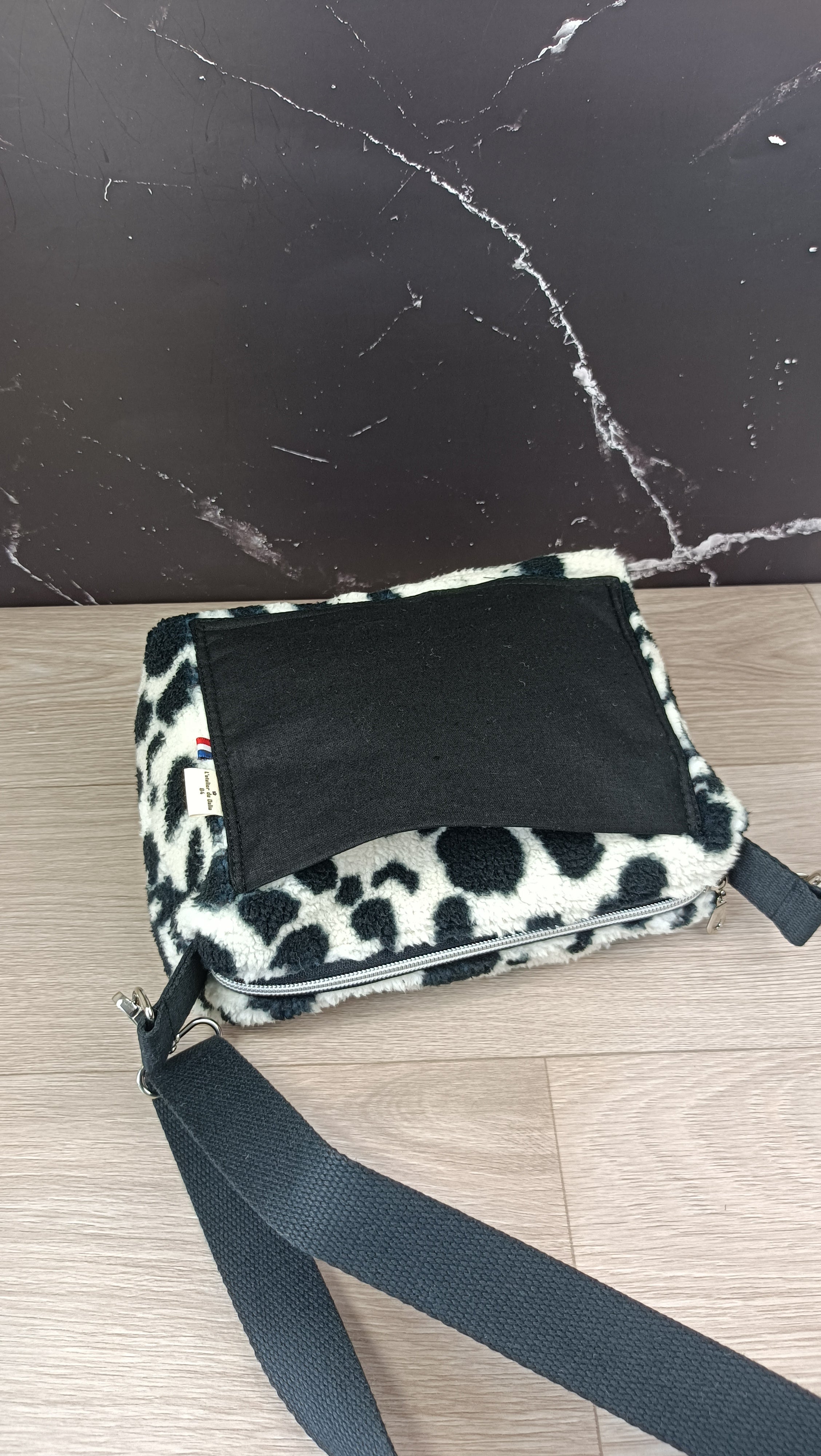 Sac à main bandoulière - Sherpa tacheté noir et blanc