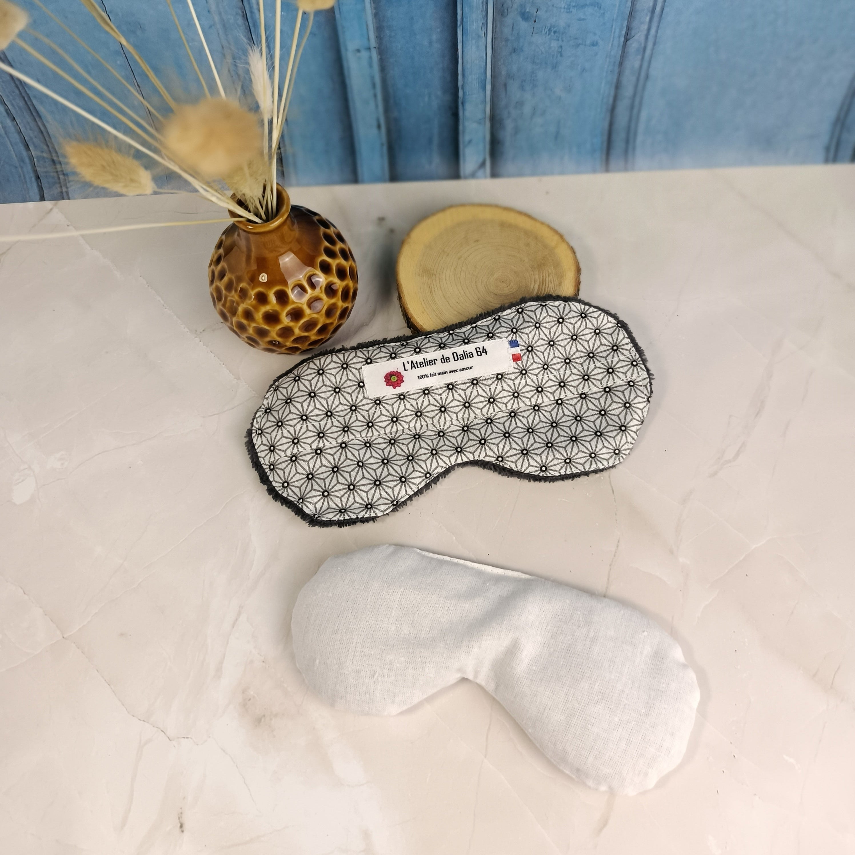 Masques relaxant pour les yeux saki fond blanc