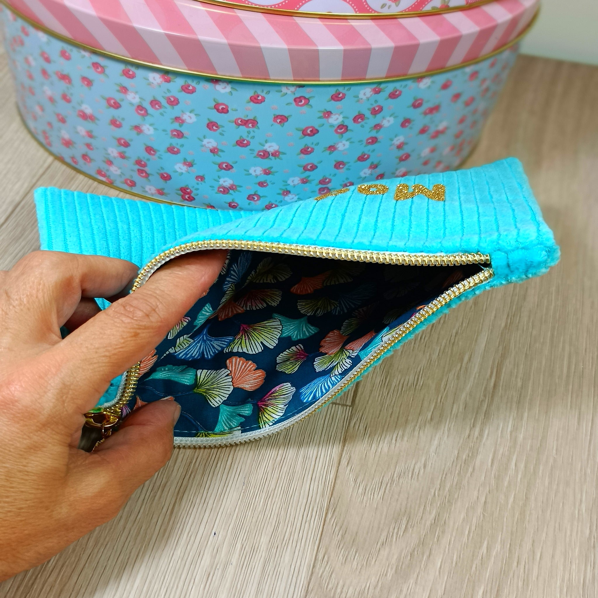 Pochettes velours zippées personnalisées disponibles