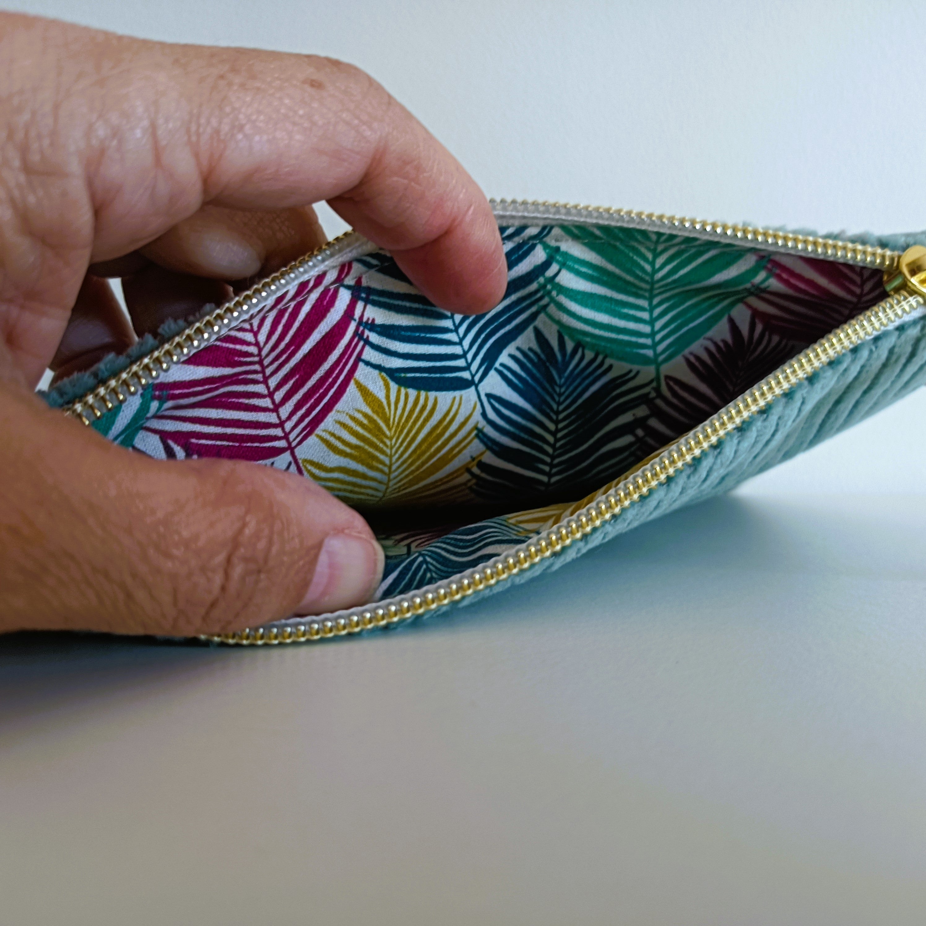 Pochettes velours zippées personnalisées disponibles