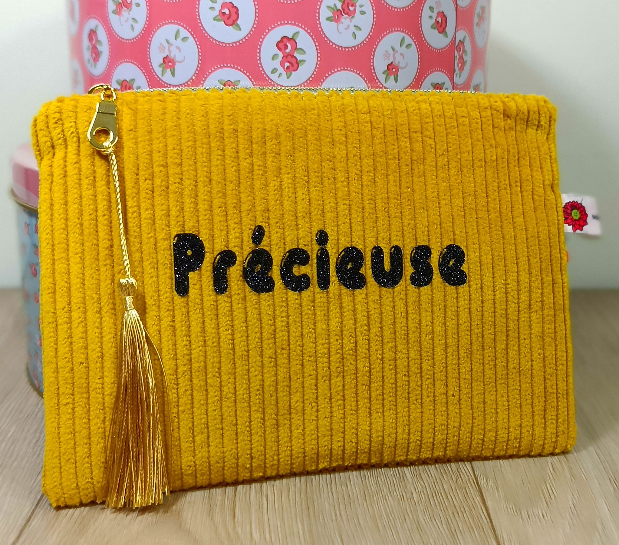 Pochette zippée en velours côtelé avec inscription en thermocollant