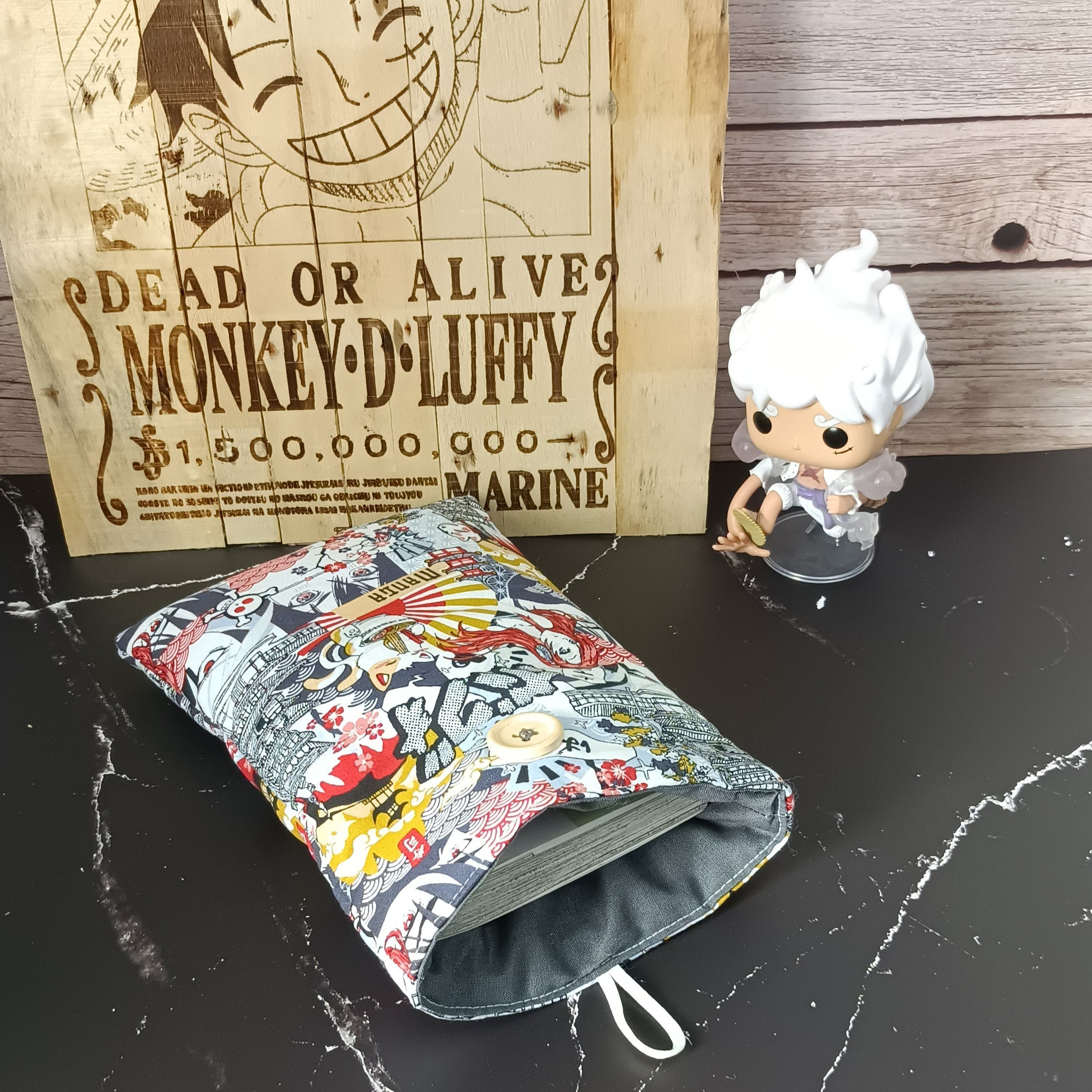 Pochette livre tissu Manga rouge
