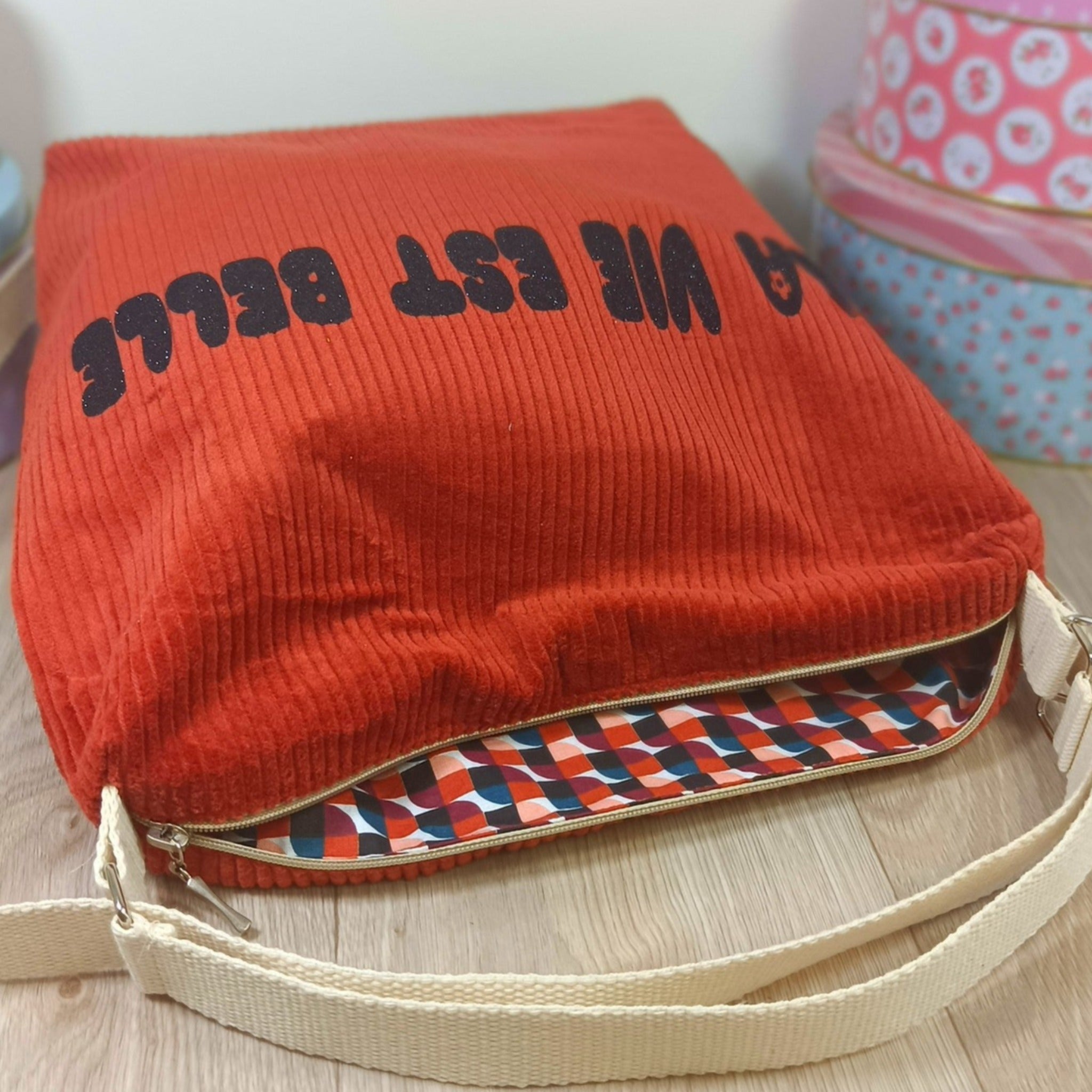 Sac bandoulière convertible en sac à dos - La vie est belle - disponibles