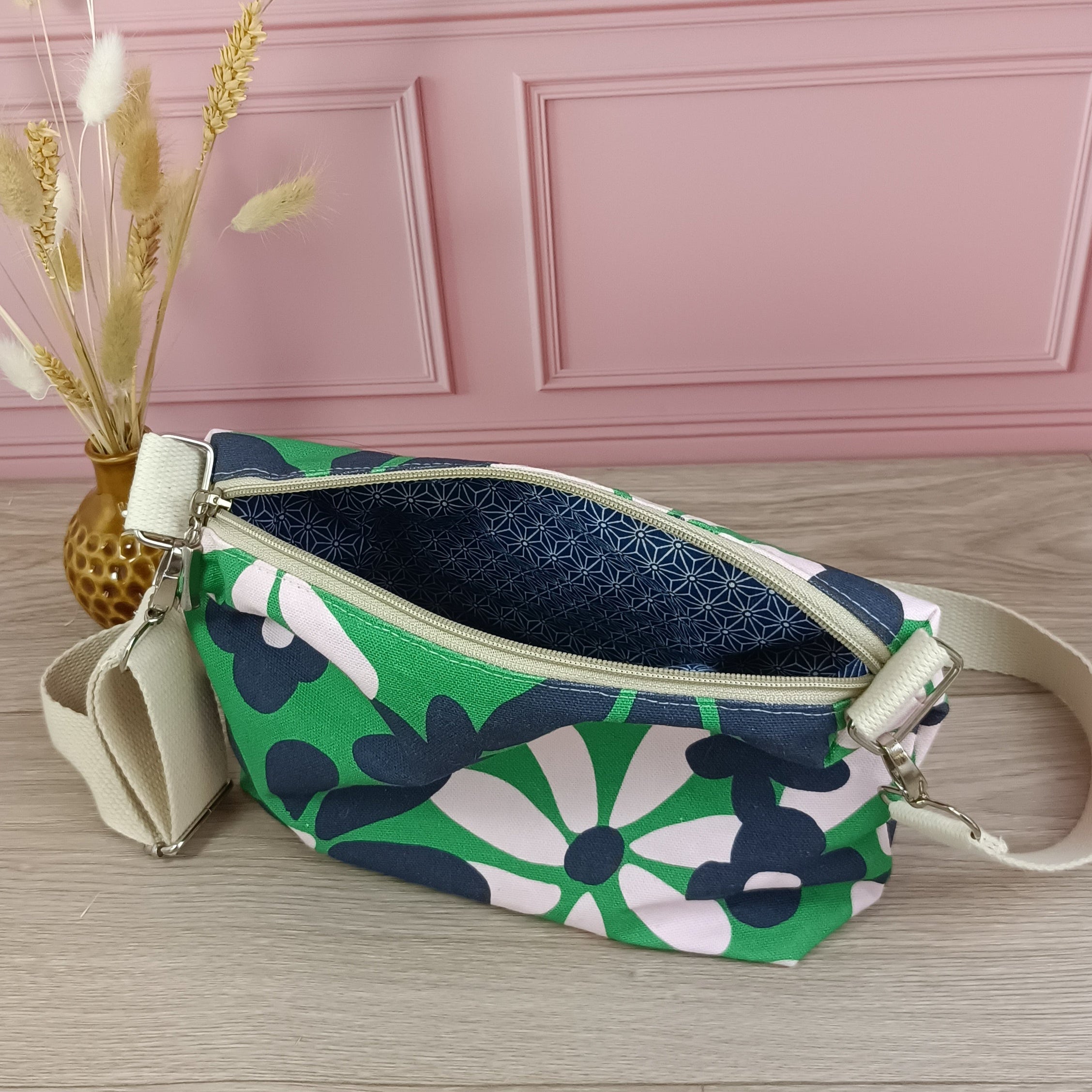 Sac bandoulière avec tissu et bandoulière en coton big flower