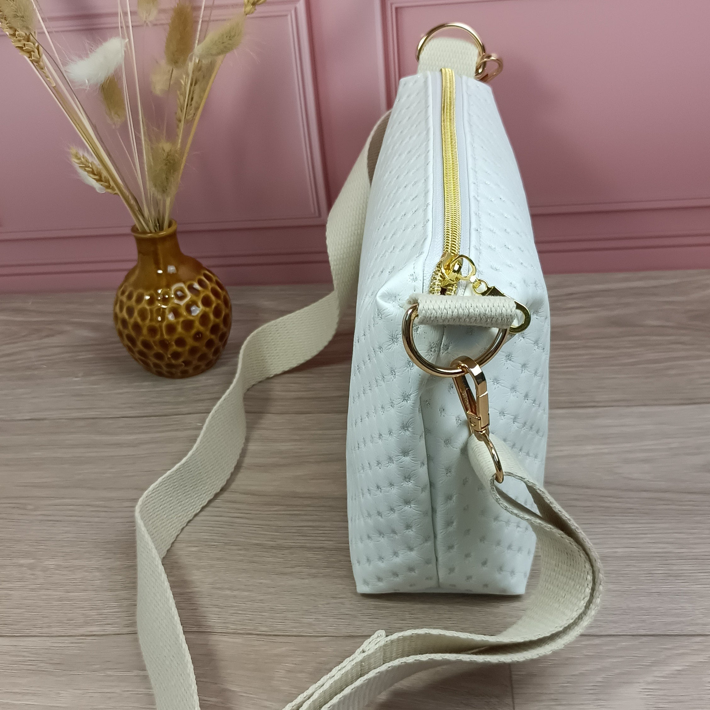 Sac bandoulière avec tissu et bandoulière en simili cuir écru