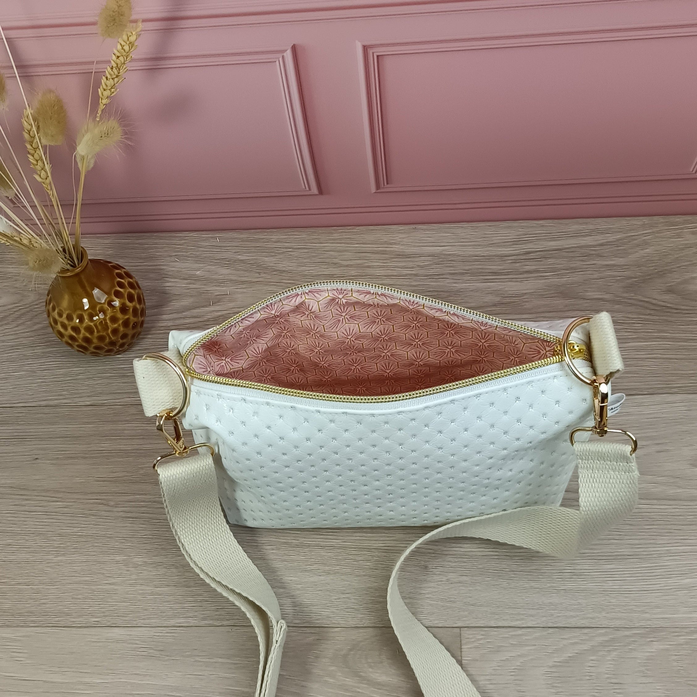 Sac bandoulière avec tissu et bandoulière en simili cuir écru