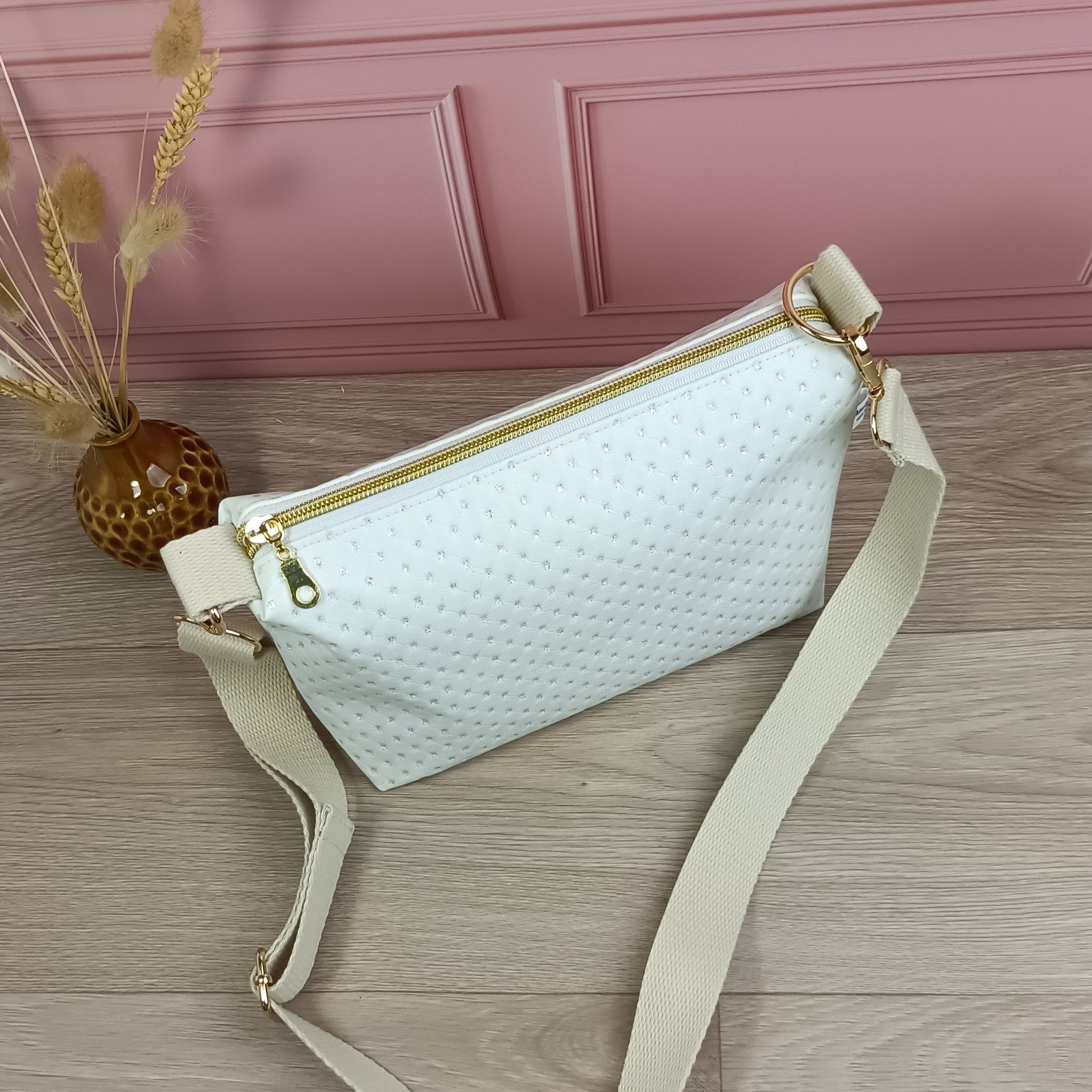 Sac bandoulière avec tissu et bandoulière en simili cuir écru