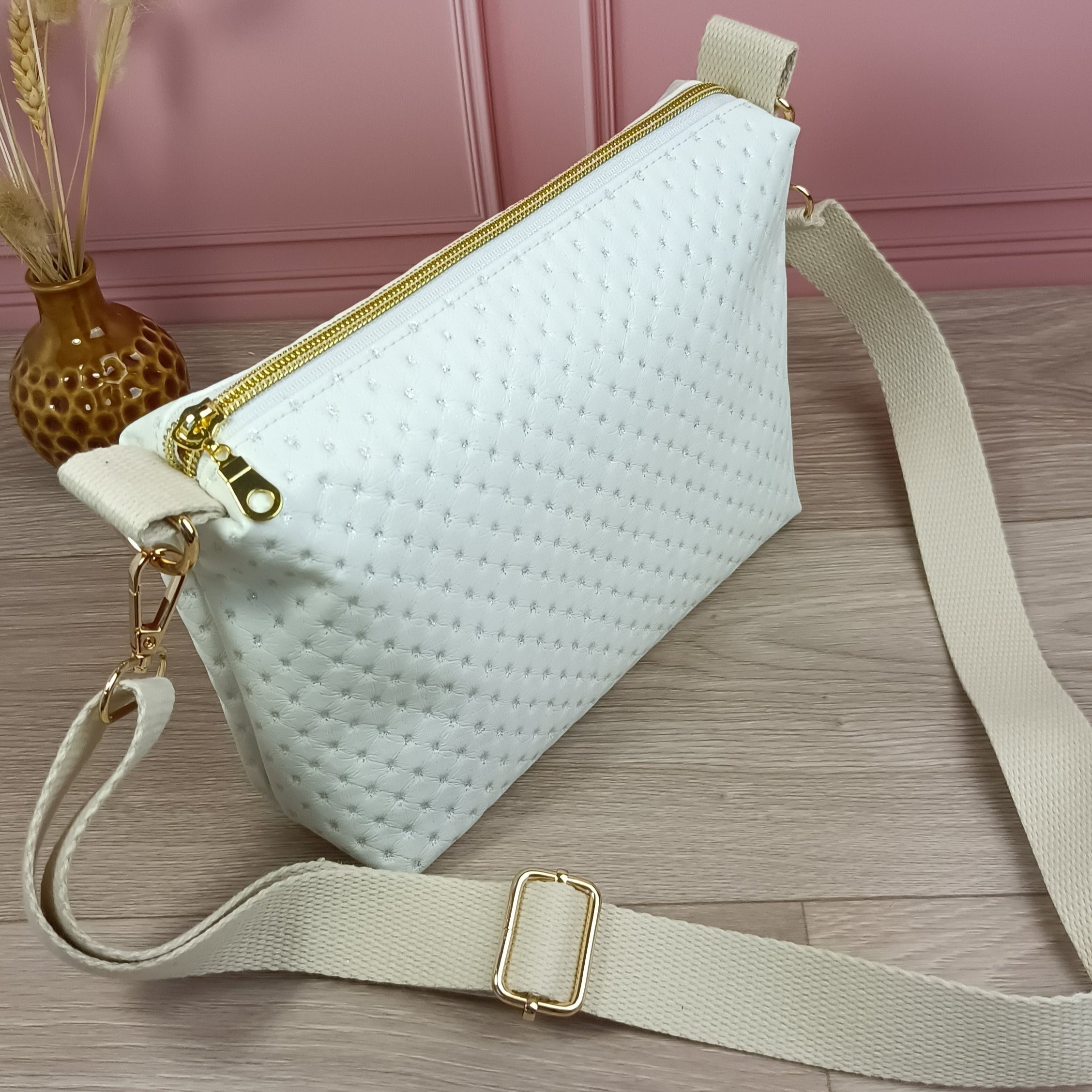 Sac bandoulière avec tissu et bandoulière en simili cuir écru