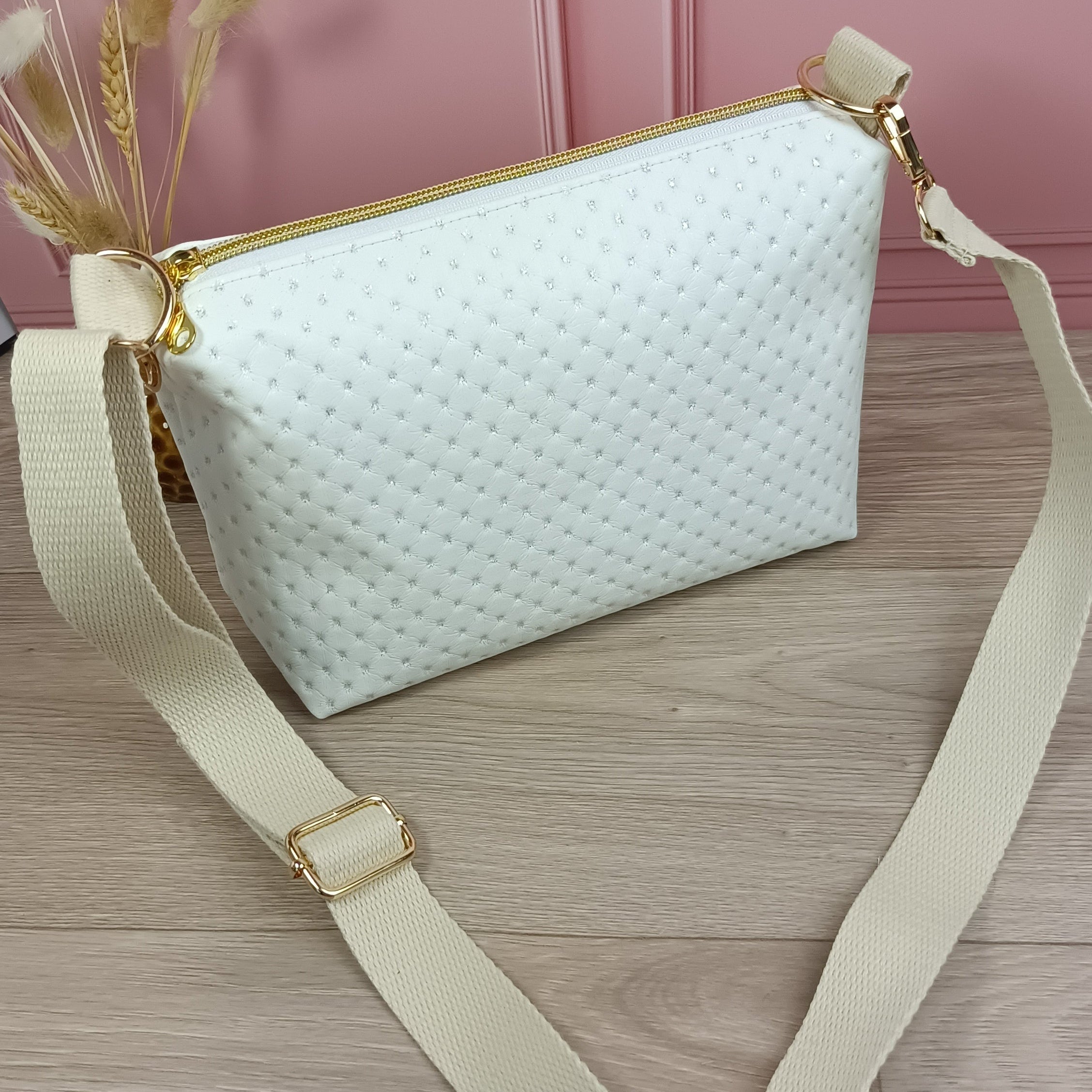 Sac bandoulière avec tissu et bandoulière en simili cuir écru