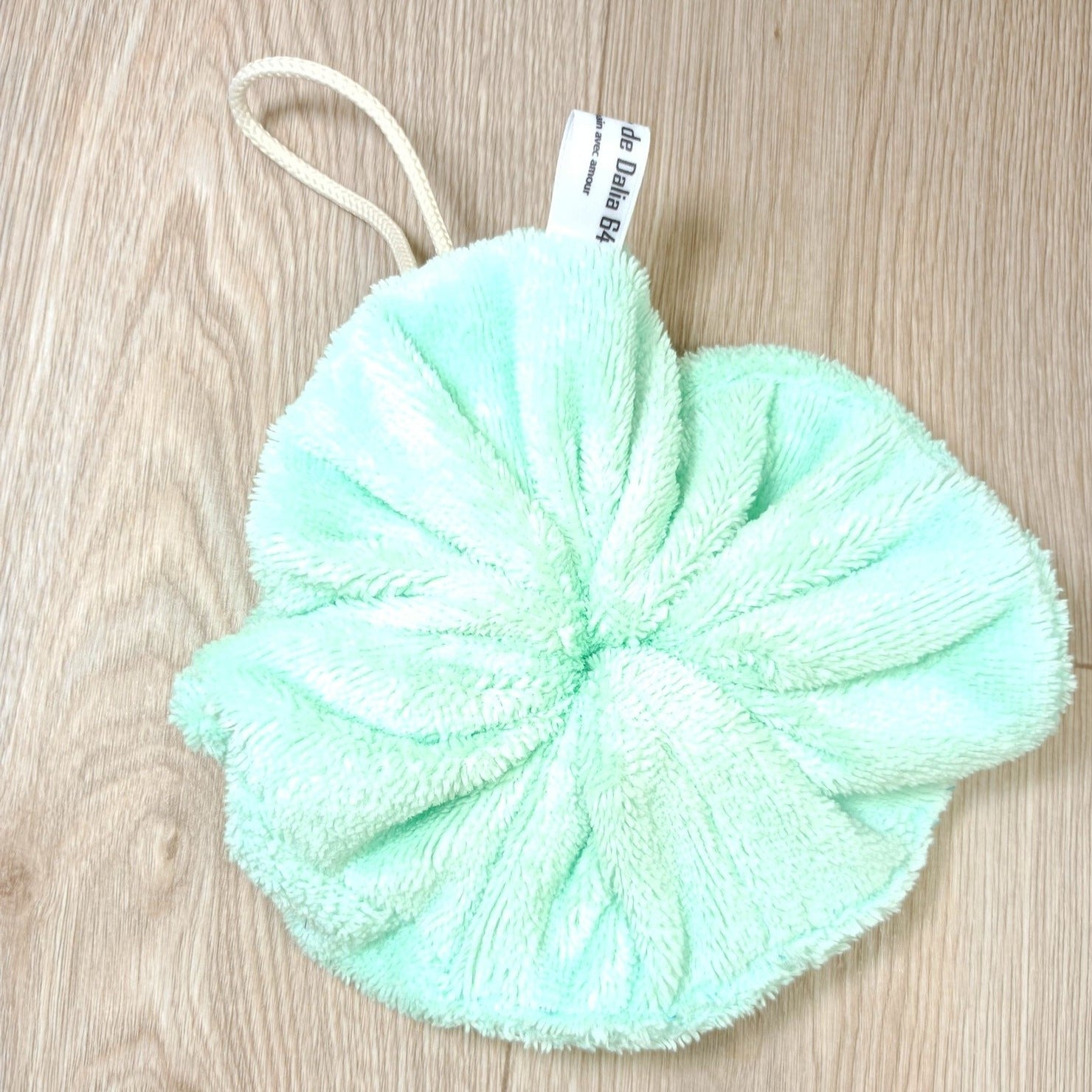 Fleurs de douche éponge bambou très douces disponibles