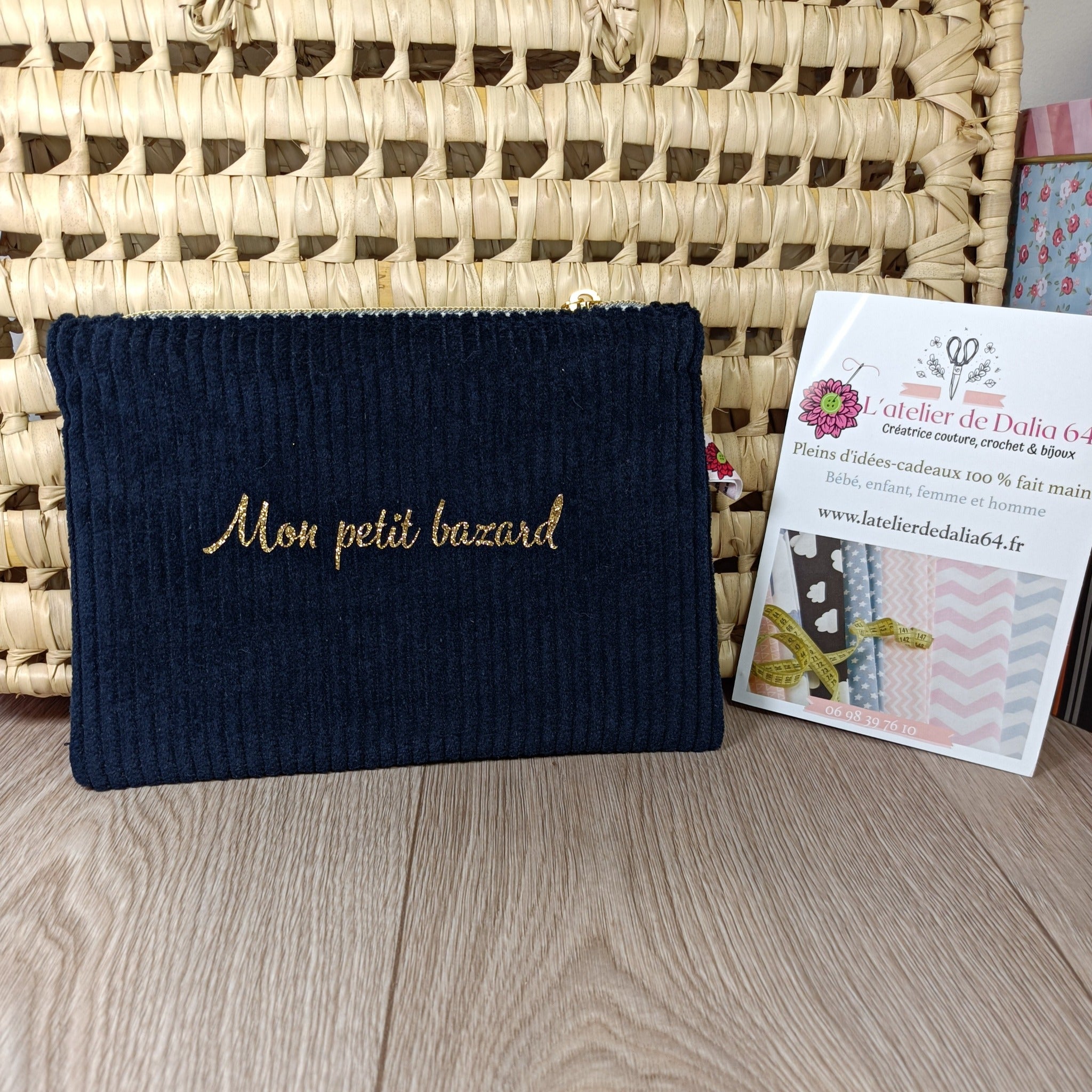 Pochette velours zippée avec texte mon petit bazard
