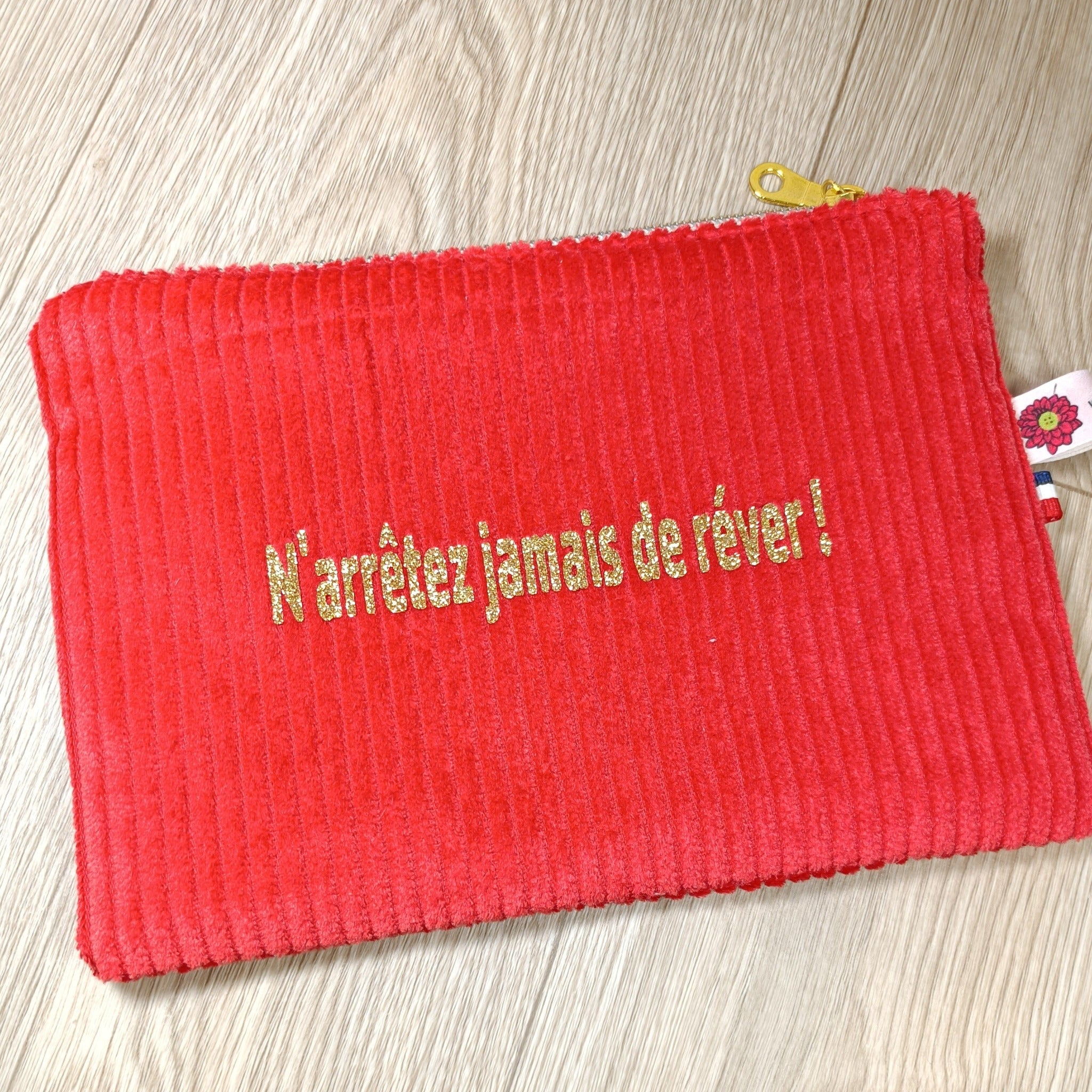Pochette velours zippée avec texte n'arrêtez jamais de rêver