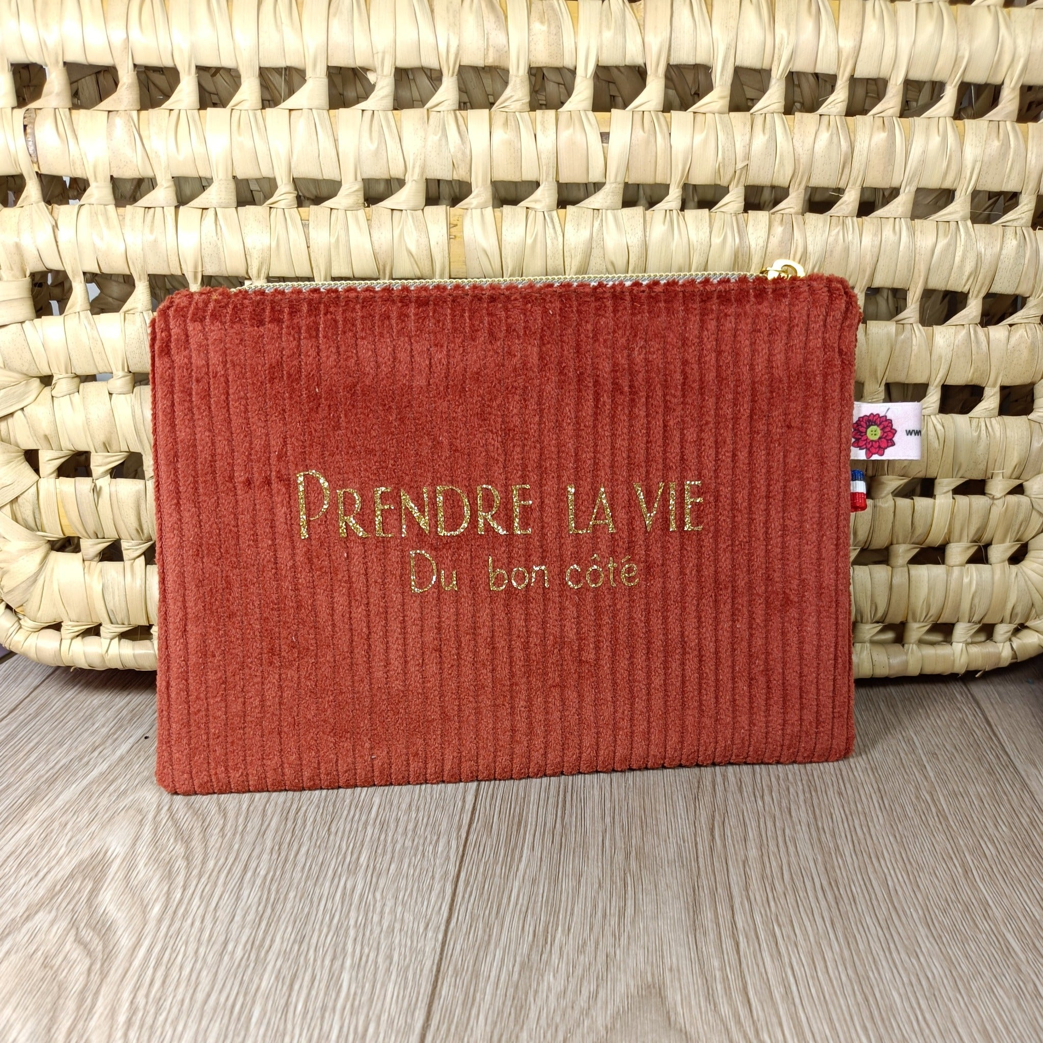 Pochette velours zippée avec texte prendre la vie du bon côté