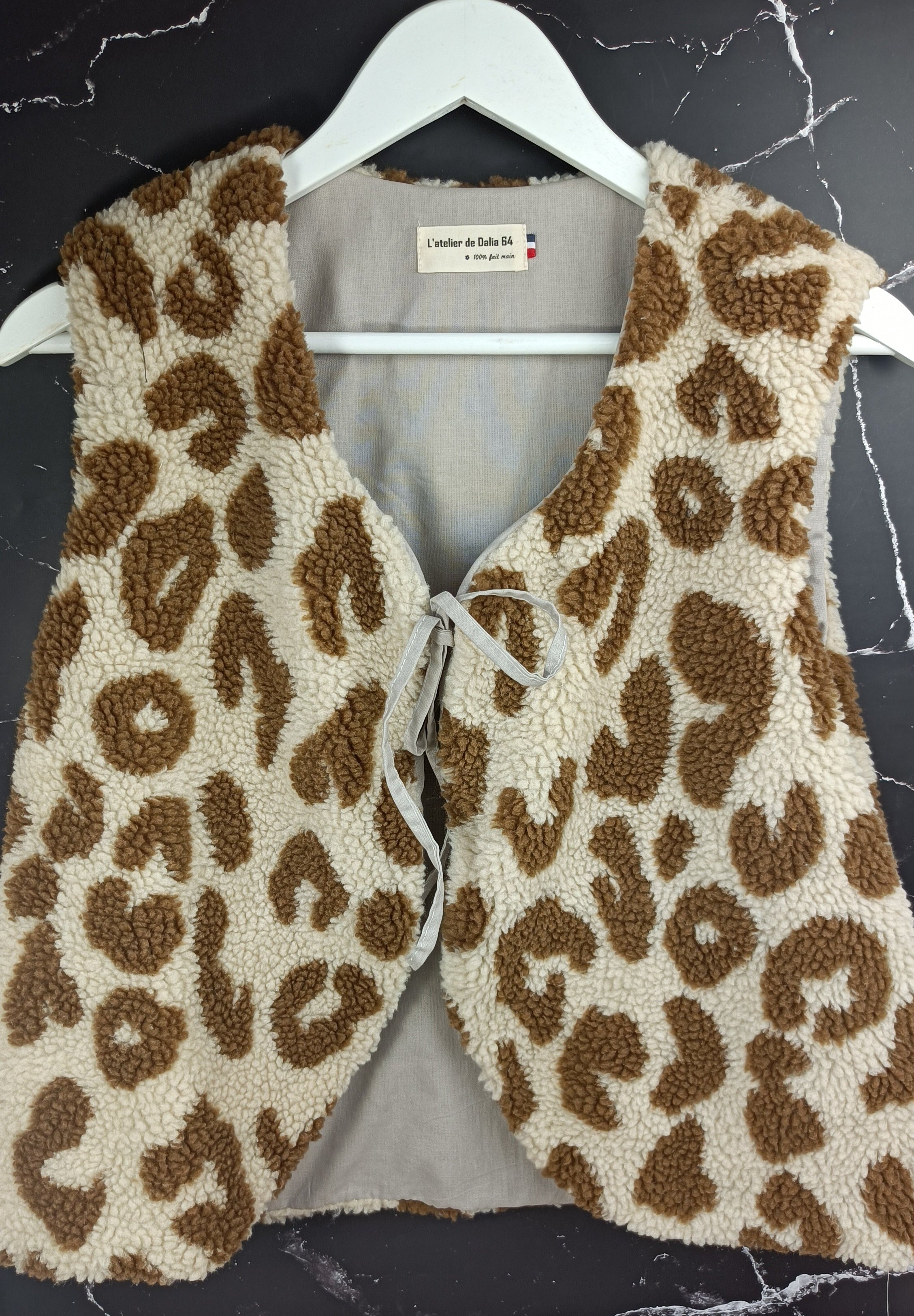 Gilet berger adulte léopard fond beige