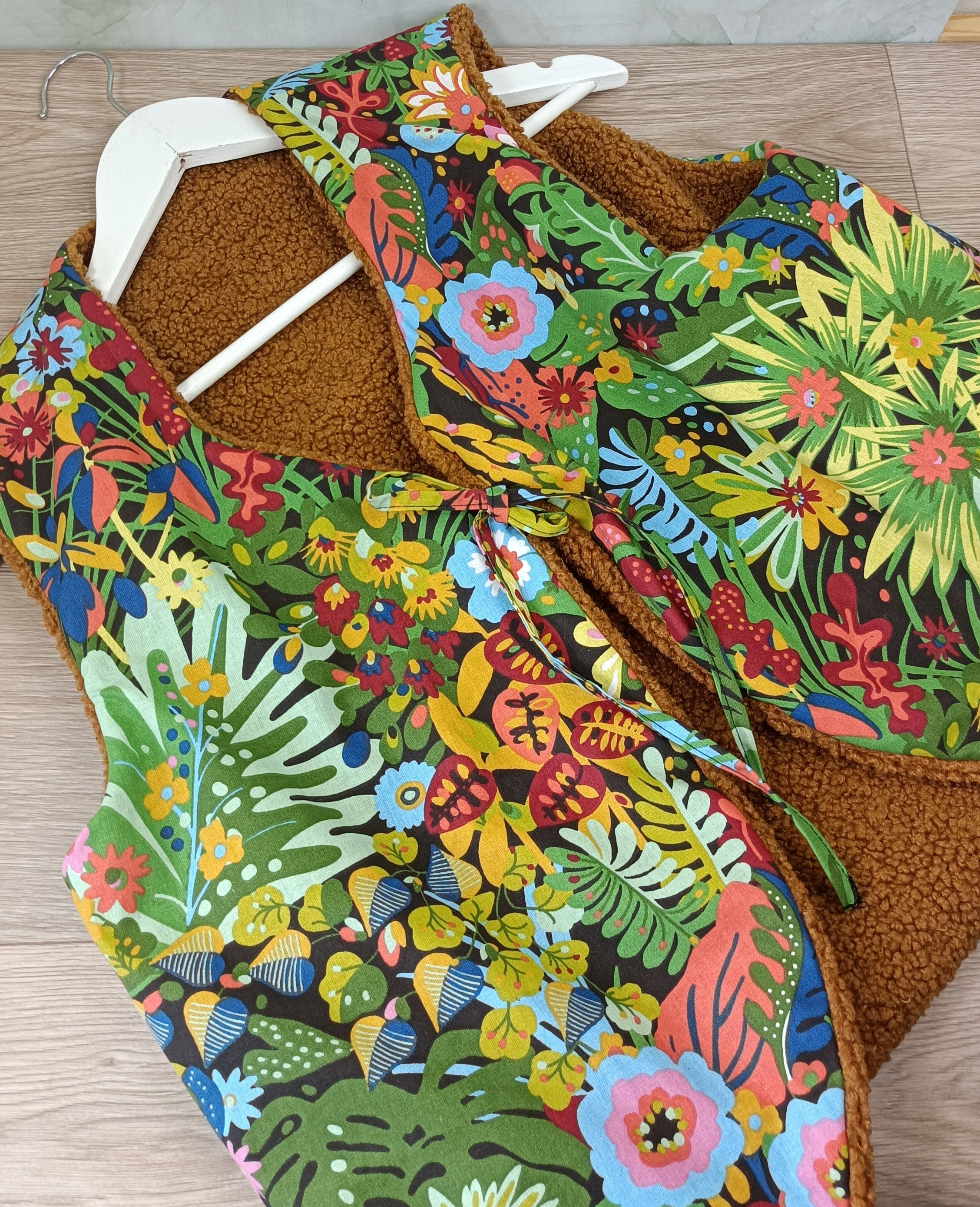 Gilet berger adultes sherpa caramel tissu jungle luxuriante