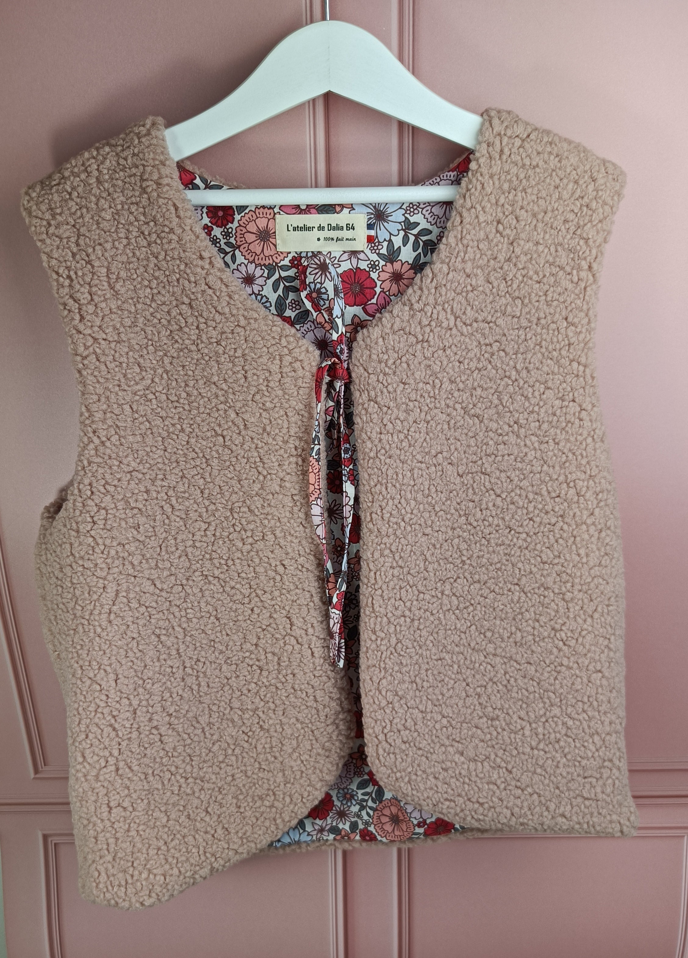 Gilet berger enfant rose poudré Brigitte