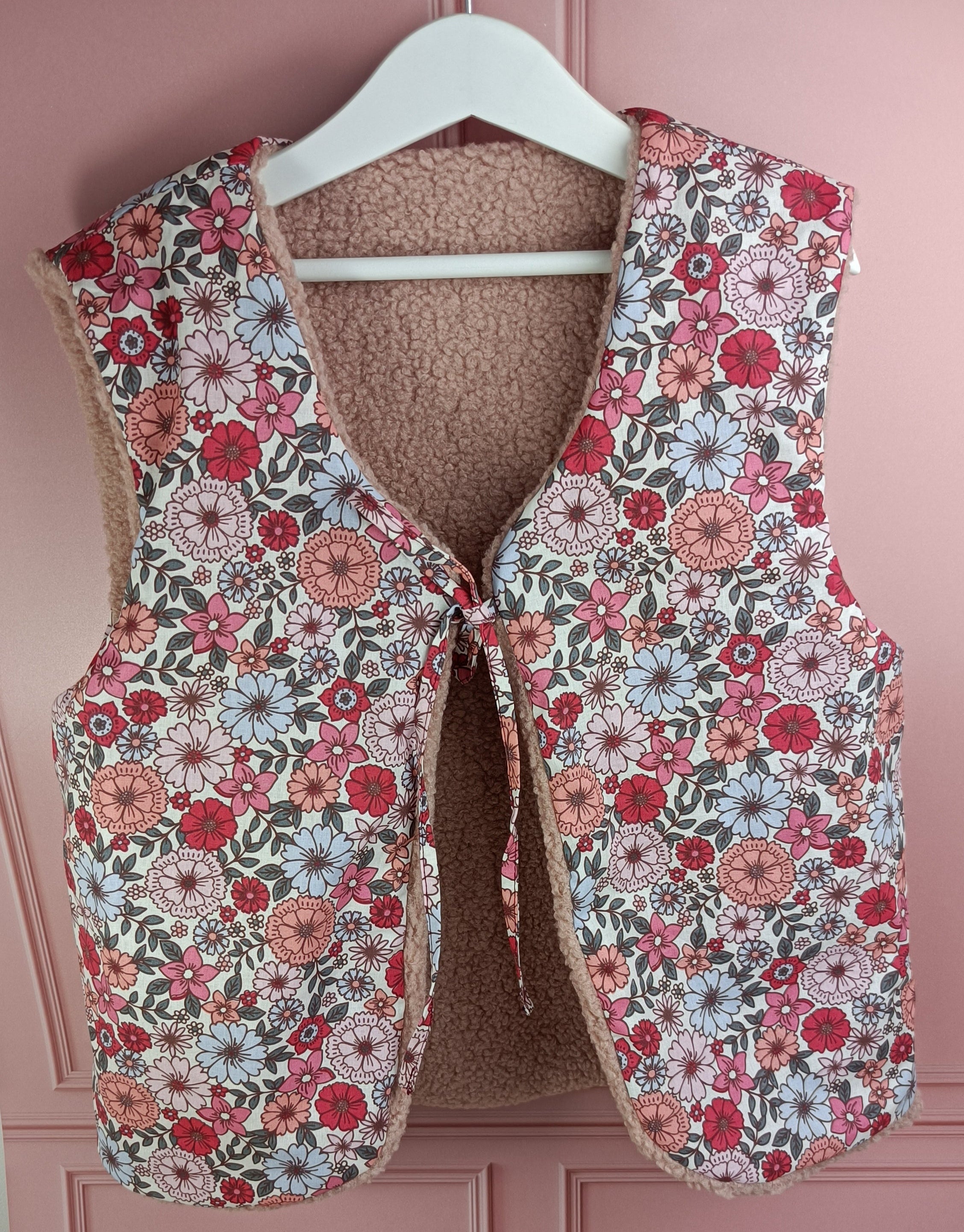 Gilet berger enfant rose poudré Brigitte