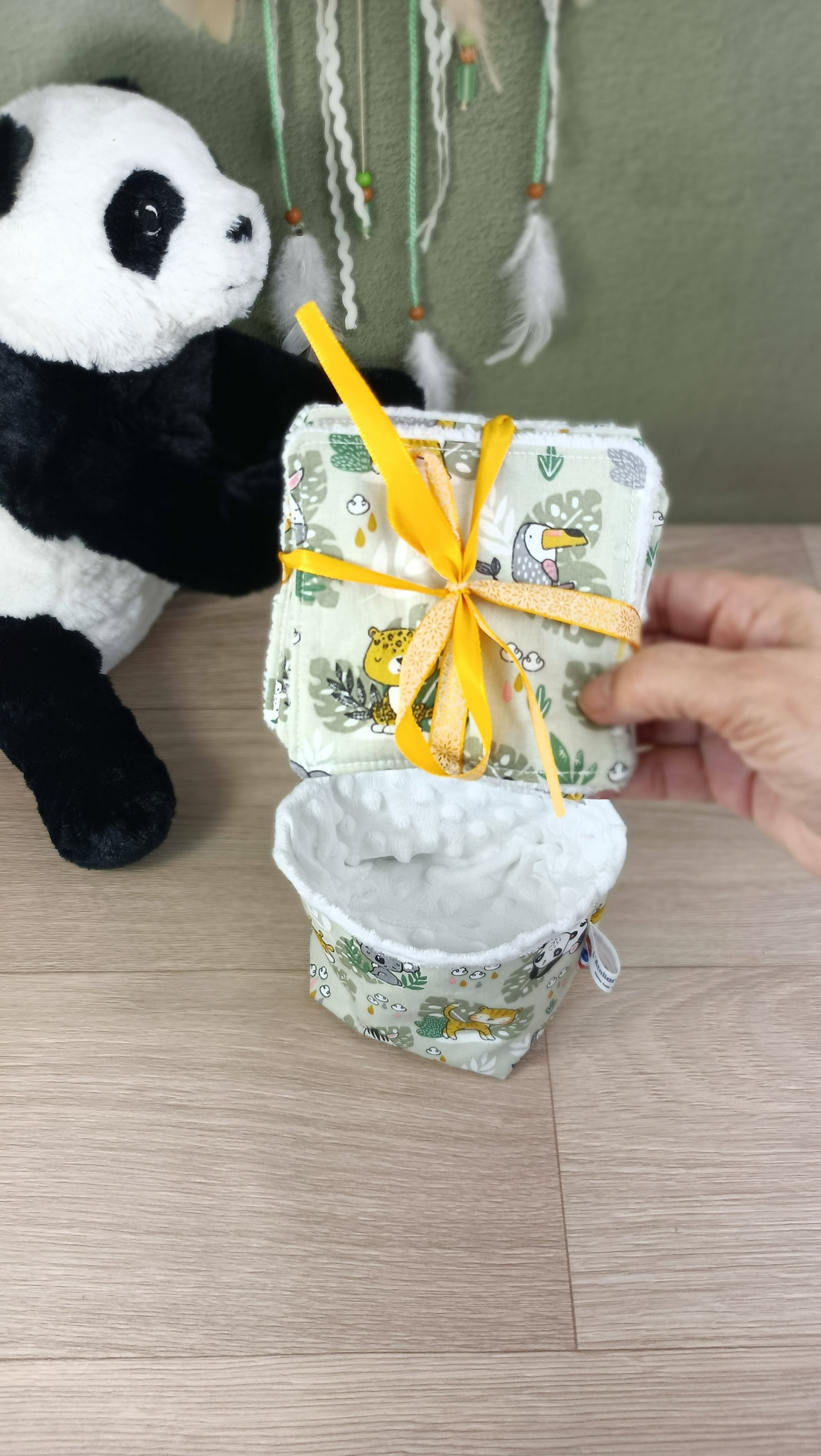 Lingettes bébé lavables dans sa panière - Collection Petit Panda vert
