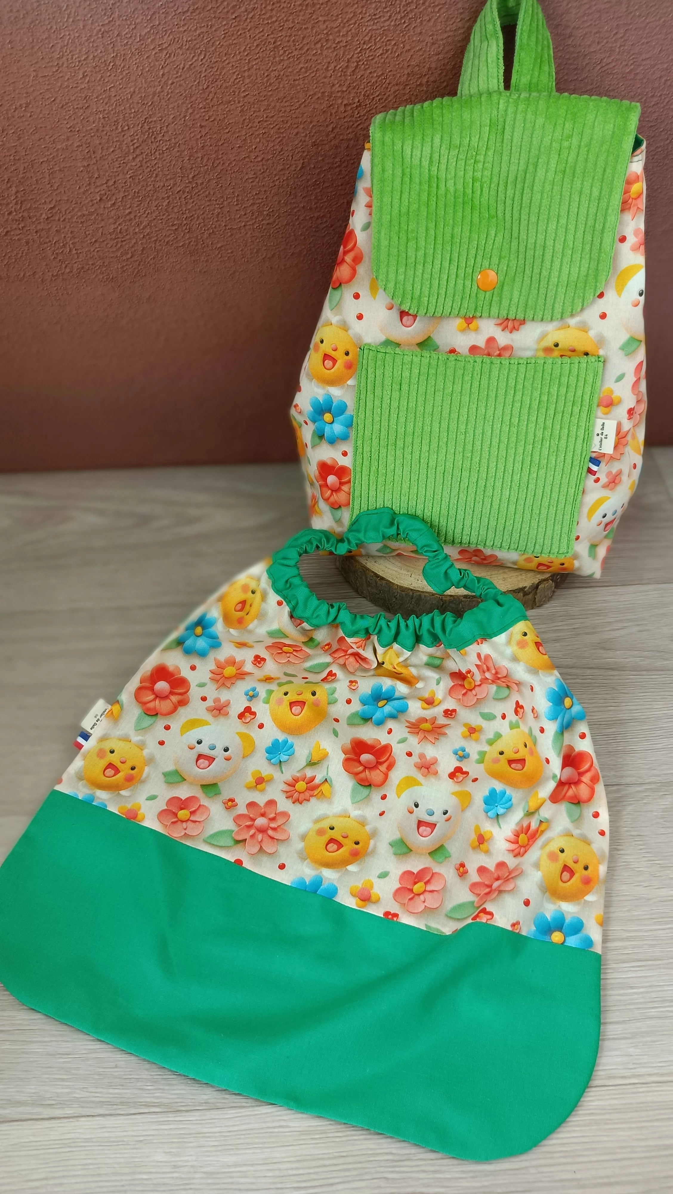 Sac à dos enfant et serviette cantine assortie - Collection 3 D - Caritas