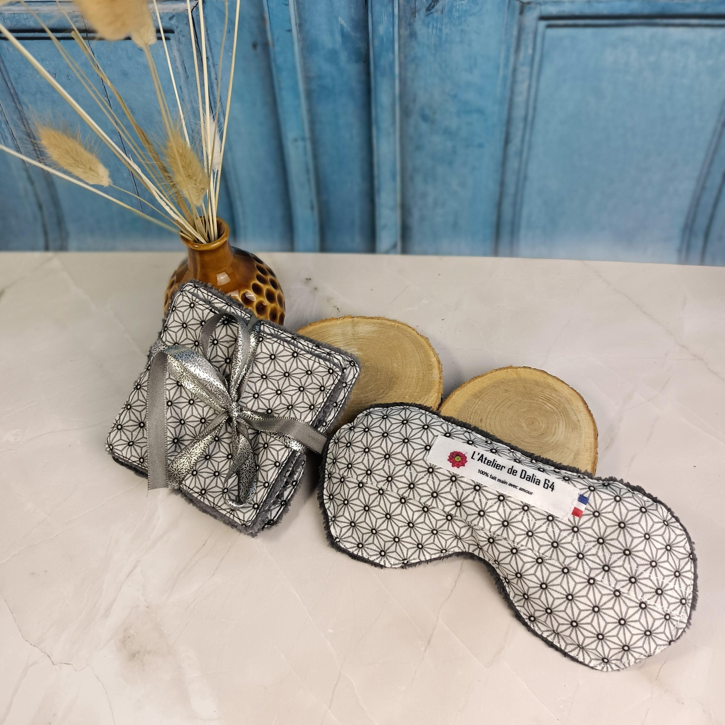 Masques relaxant pour les yeux saki fond blanc