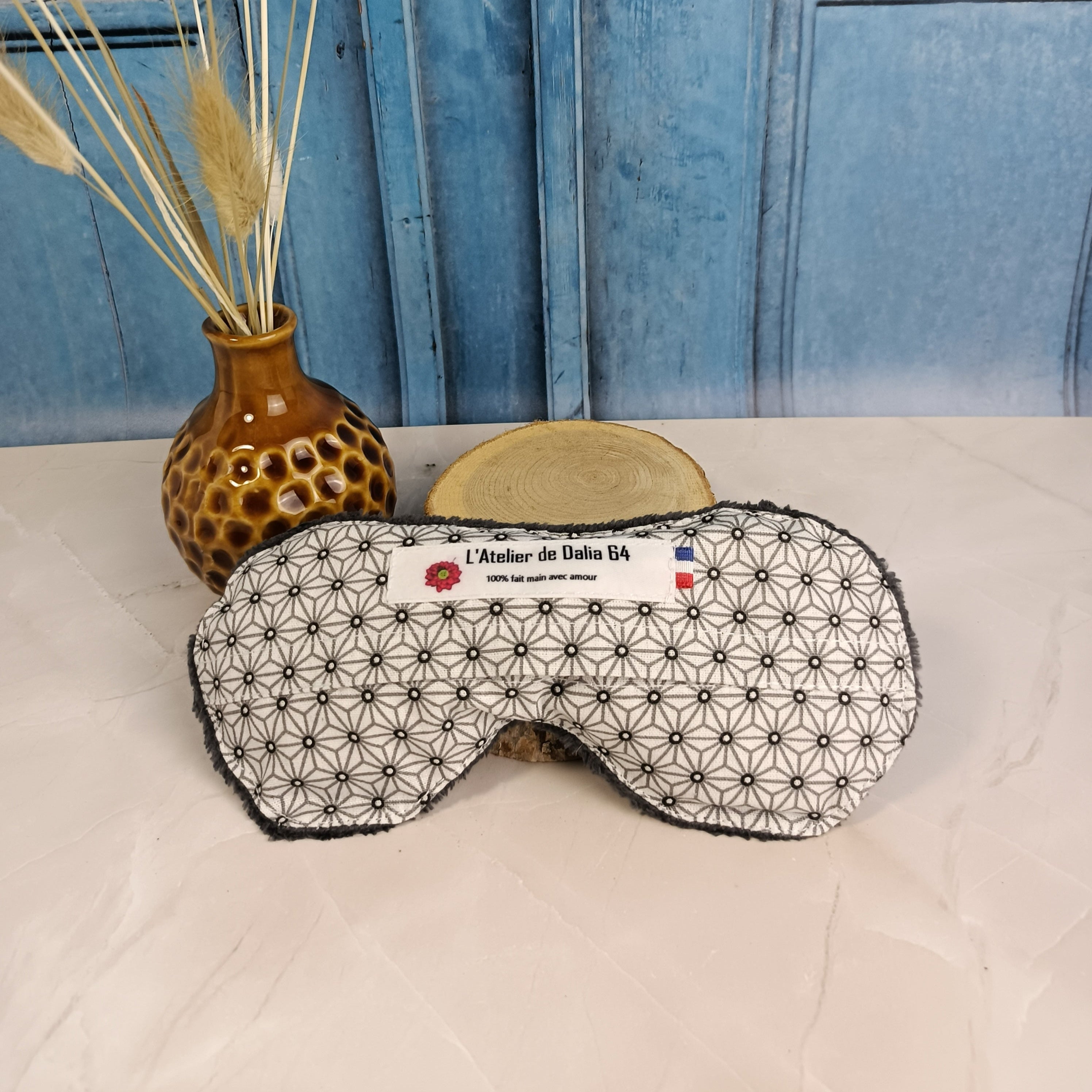 Masques relaxant pour les yeux saki fond blanc