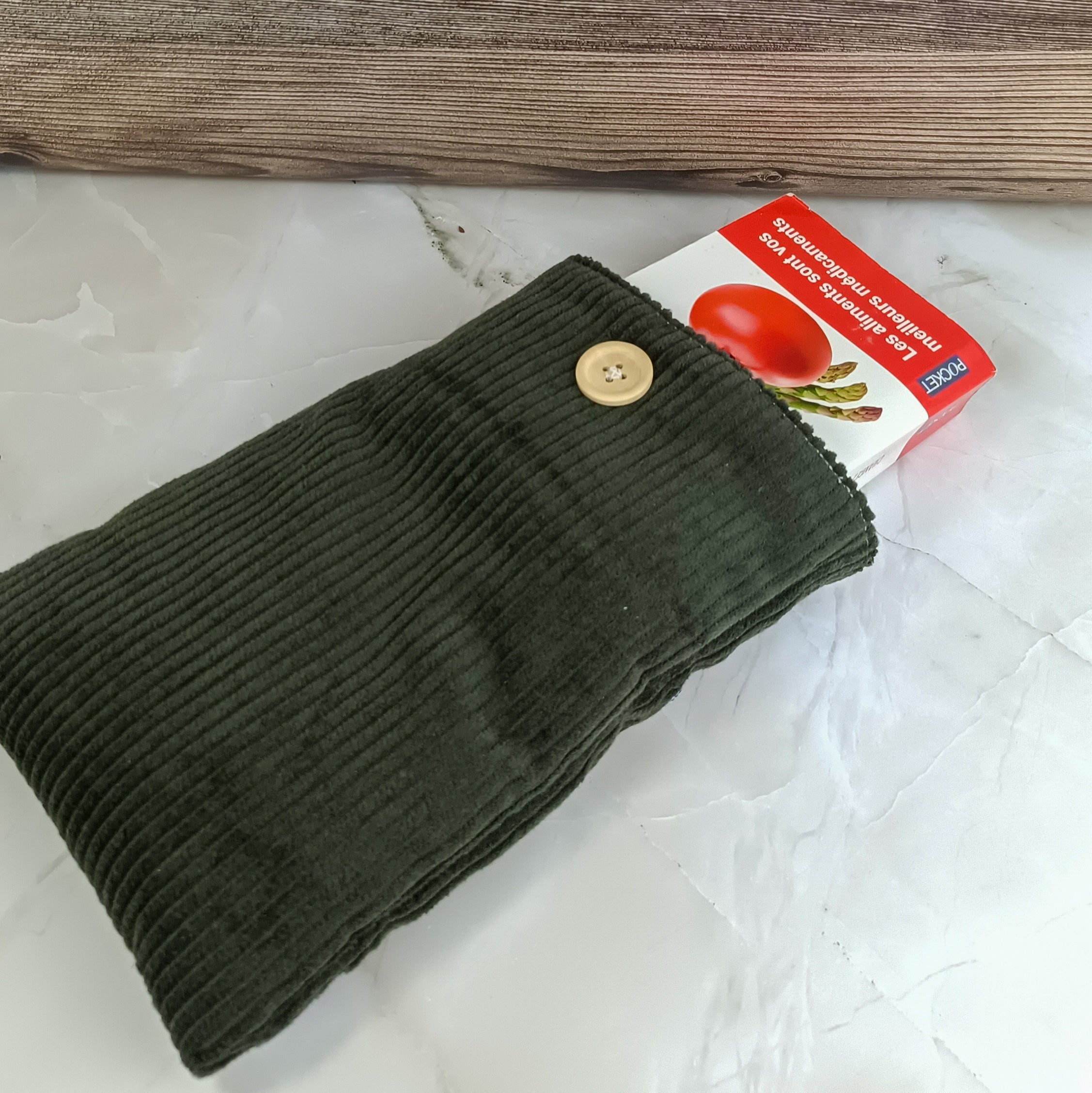 Pochette livre en velours côtelé