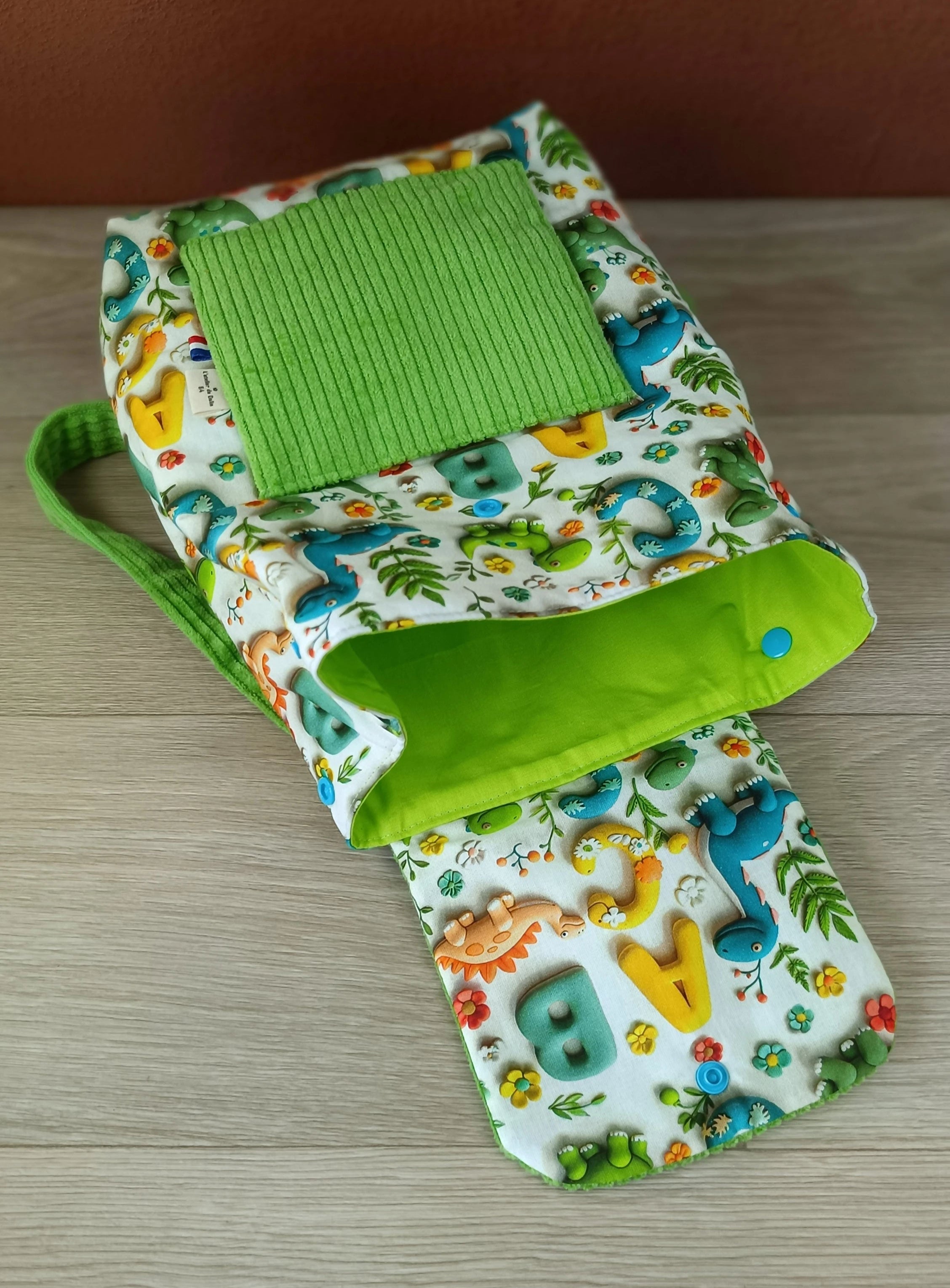 Sac à dos et serviette de cantine Dino baby